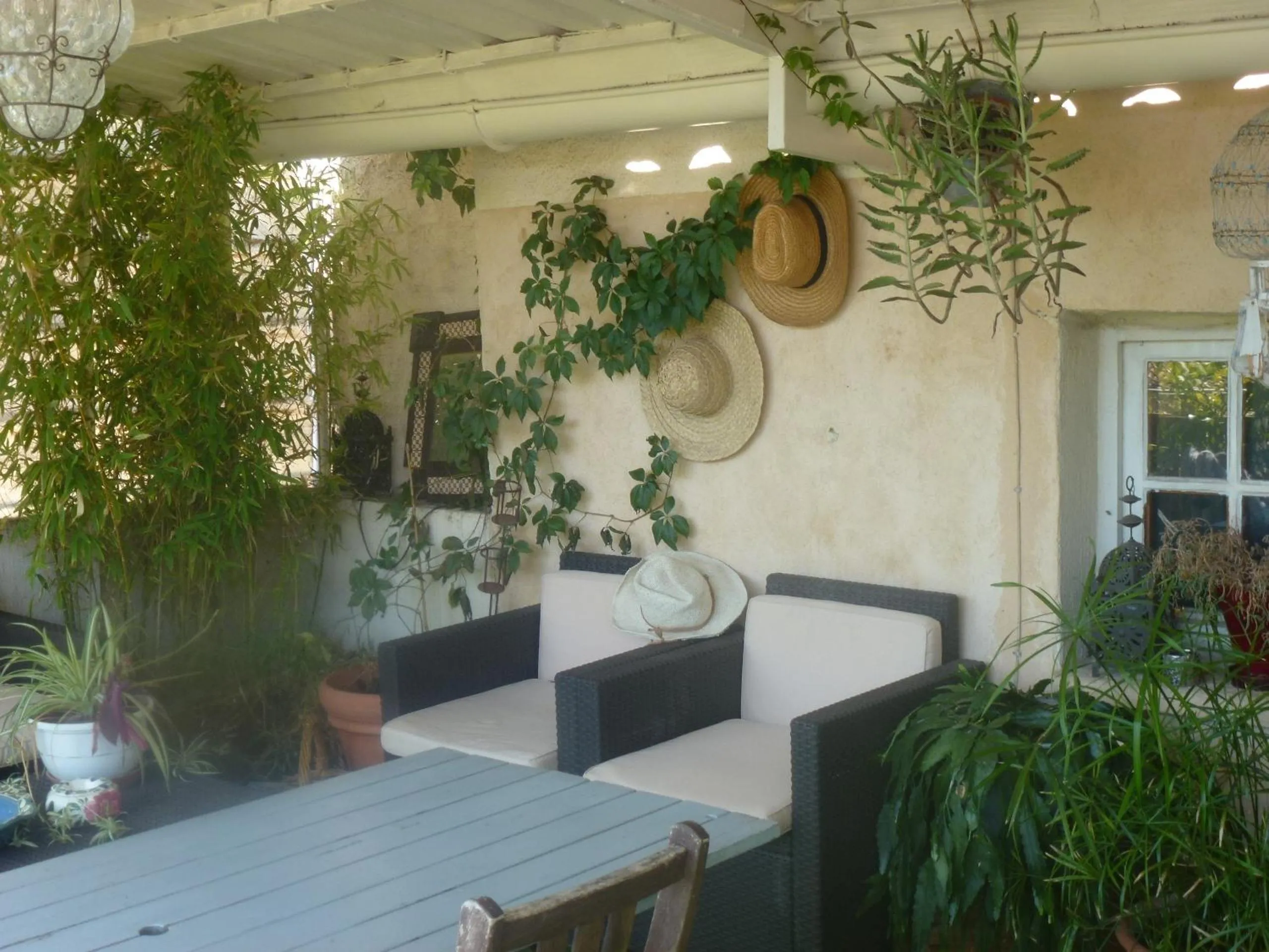 Patio in L'Auberge Espagnole - Bed & Breakfast