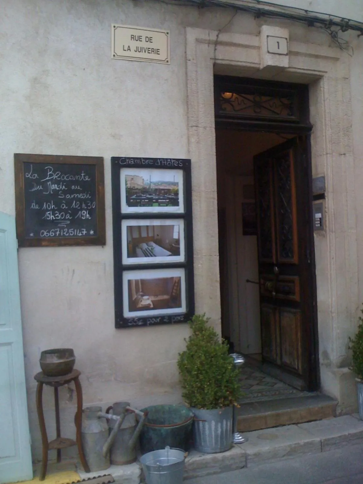 Facade/entrance in L'Auberge Espagnole - Bed & Breakfast