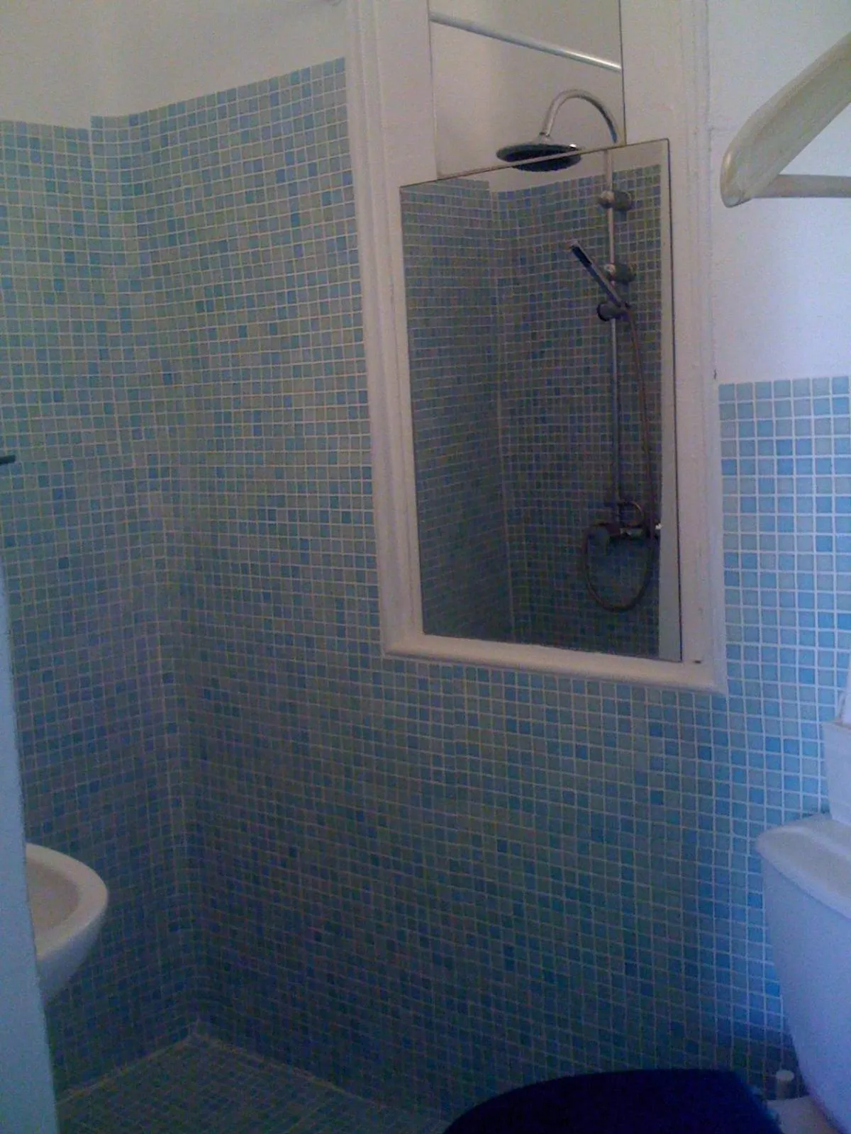 Shower in L'Auberge Espagnole - Bed & Breakfast