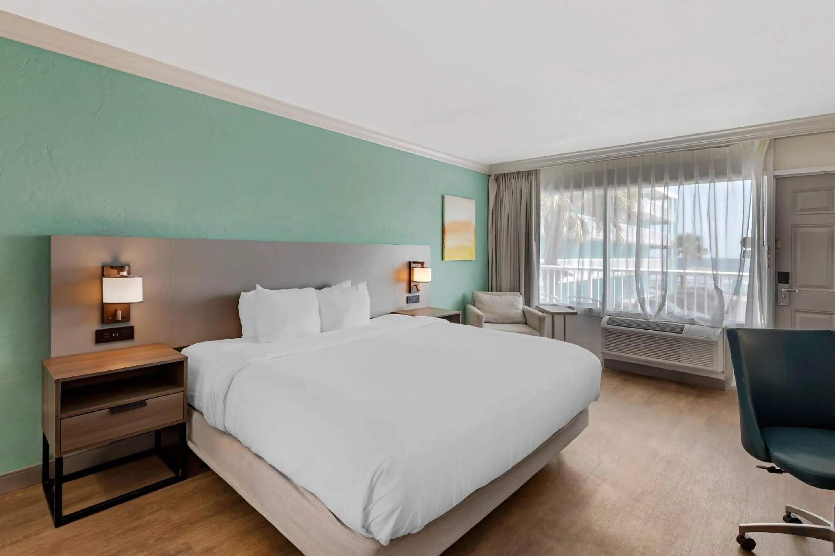 Bedroom, Bed in Comfort Inn & Suites Ormond Beach Oceanfront