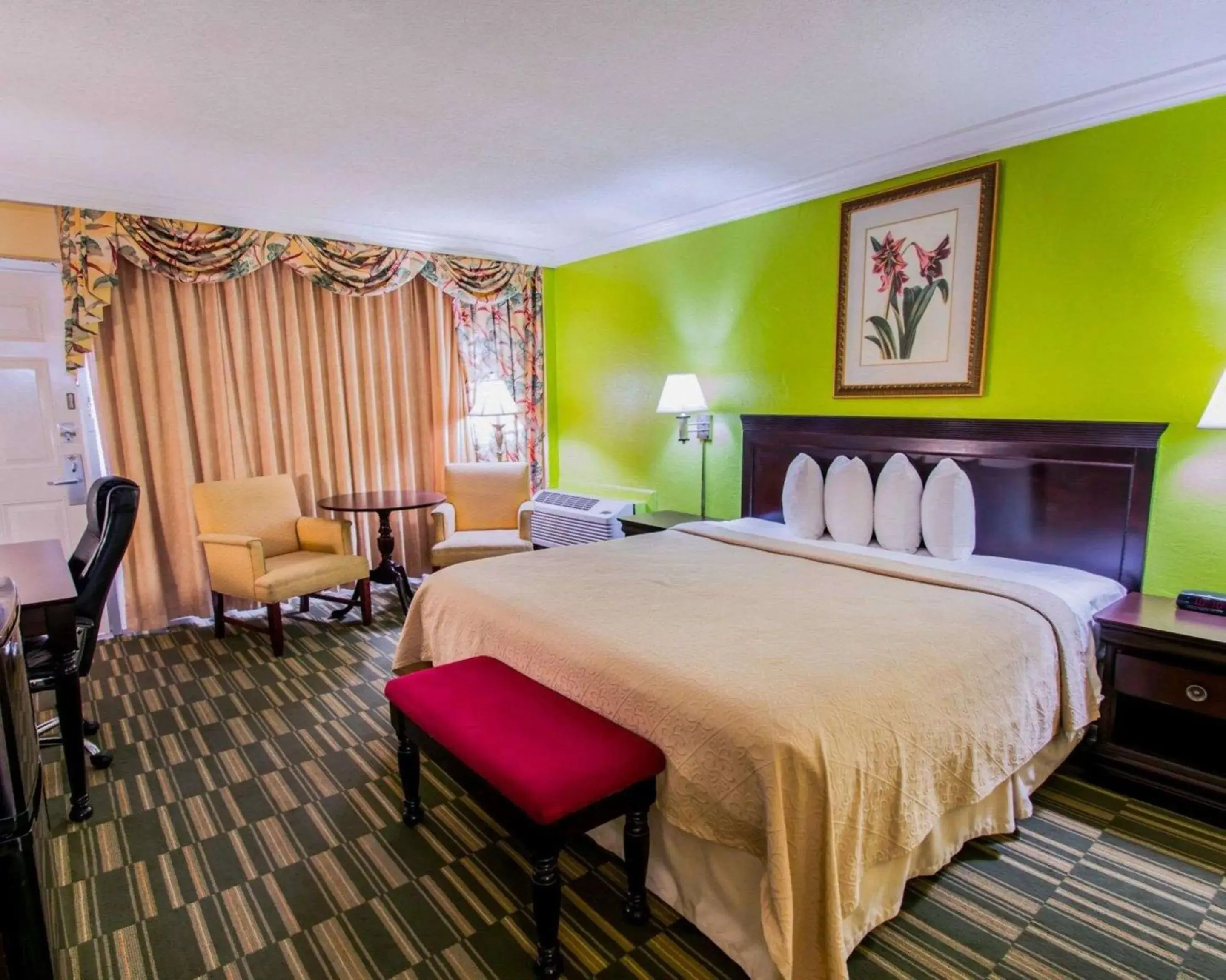 Photo of the whole room, Bed in Quality Inn Oceanfront Photo of the whole room, Bed in Quality Inn Oceanfront