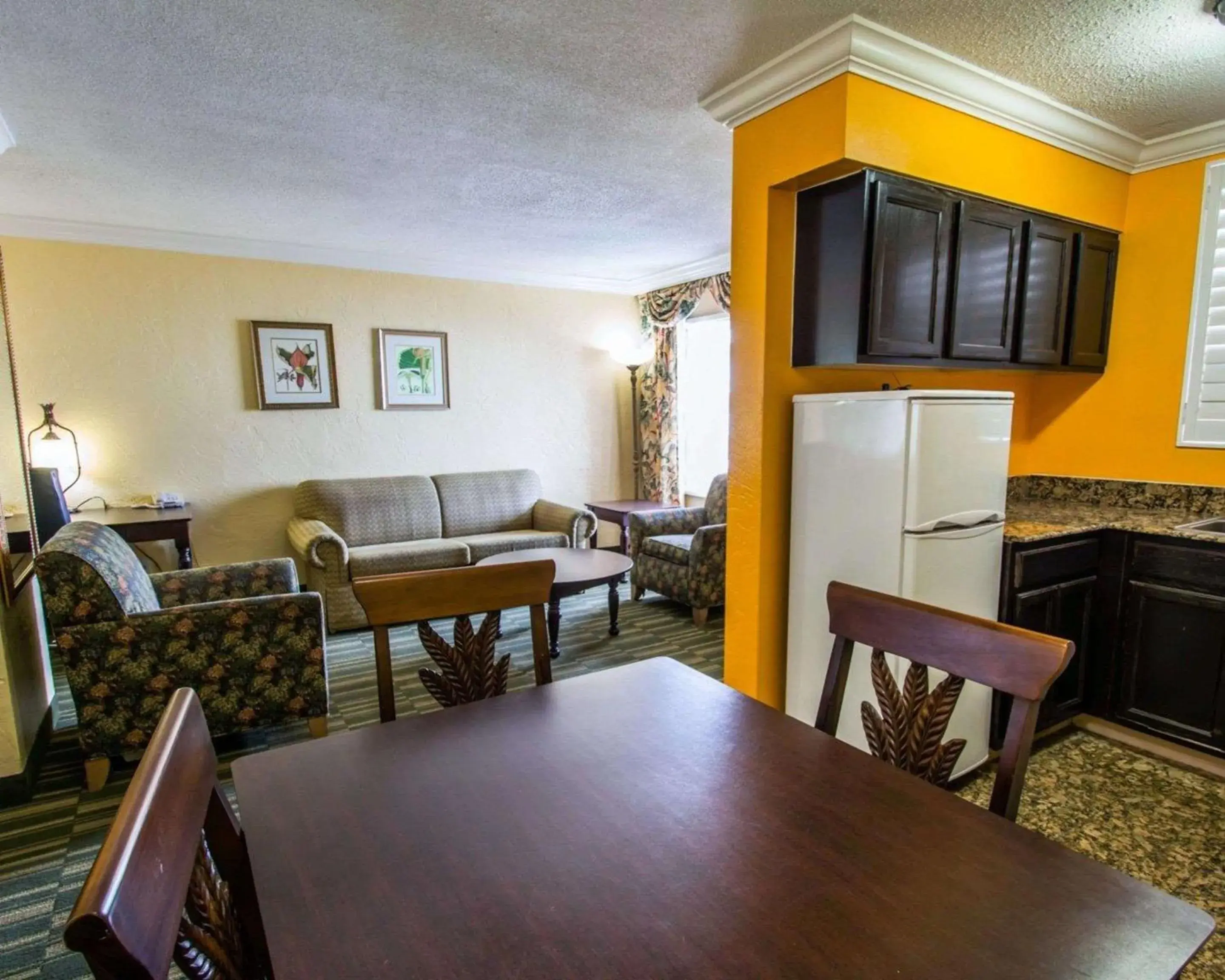 Photo of the whole room in Quality Inn Oceanfront Photo of the whole room in Quality Inn Oceanfront