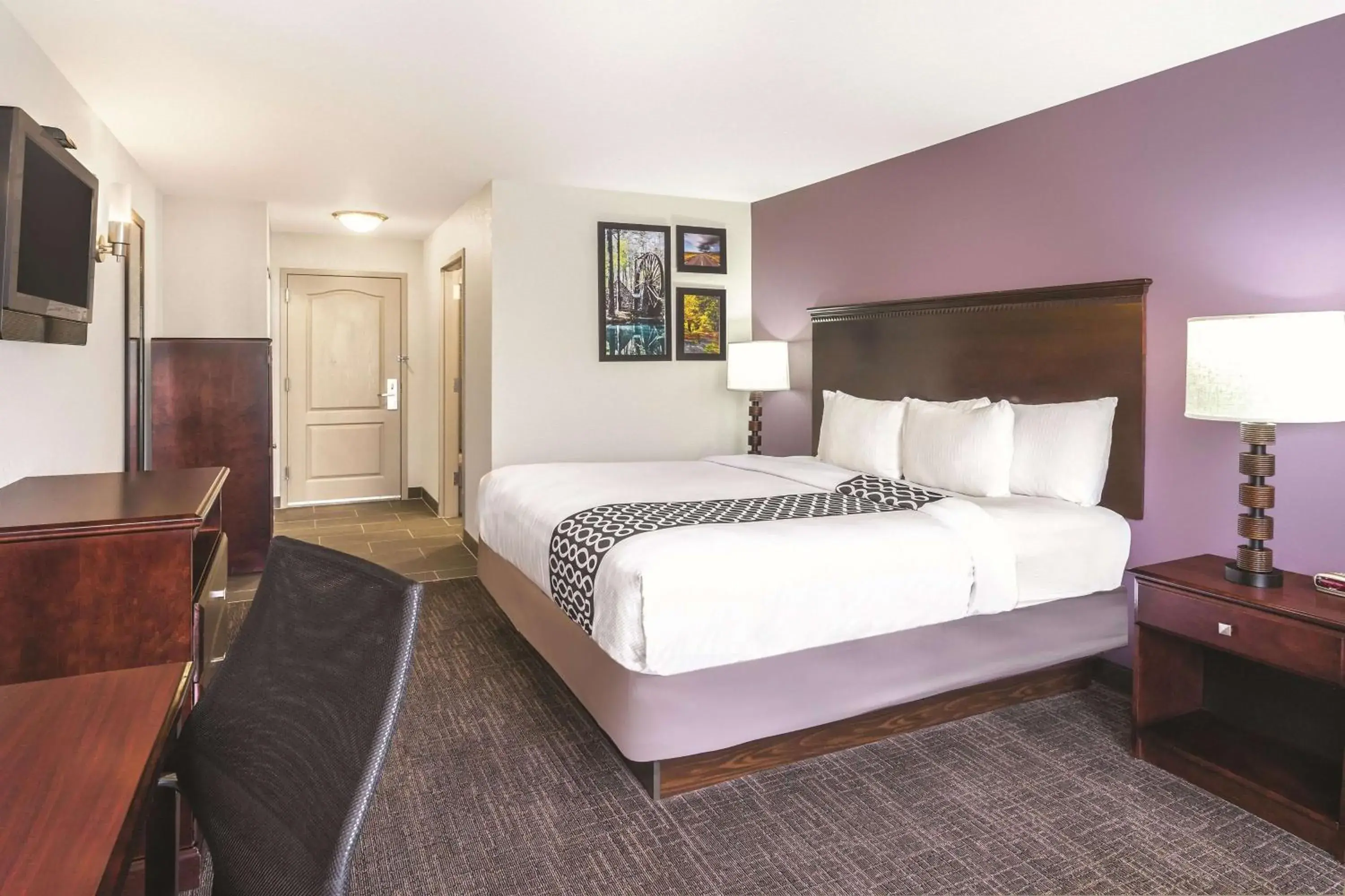 Photo of the whole room, Bed in La Quinta by Wyndham Rome Photo of the whole room, Bed in La Quinta by Wyndham Rome