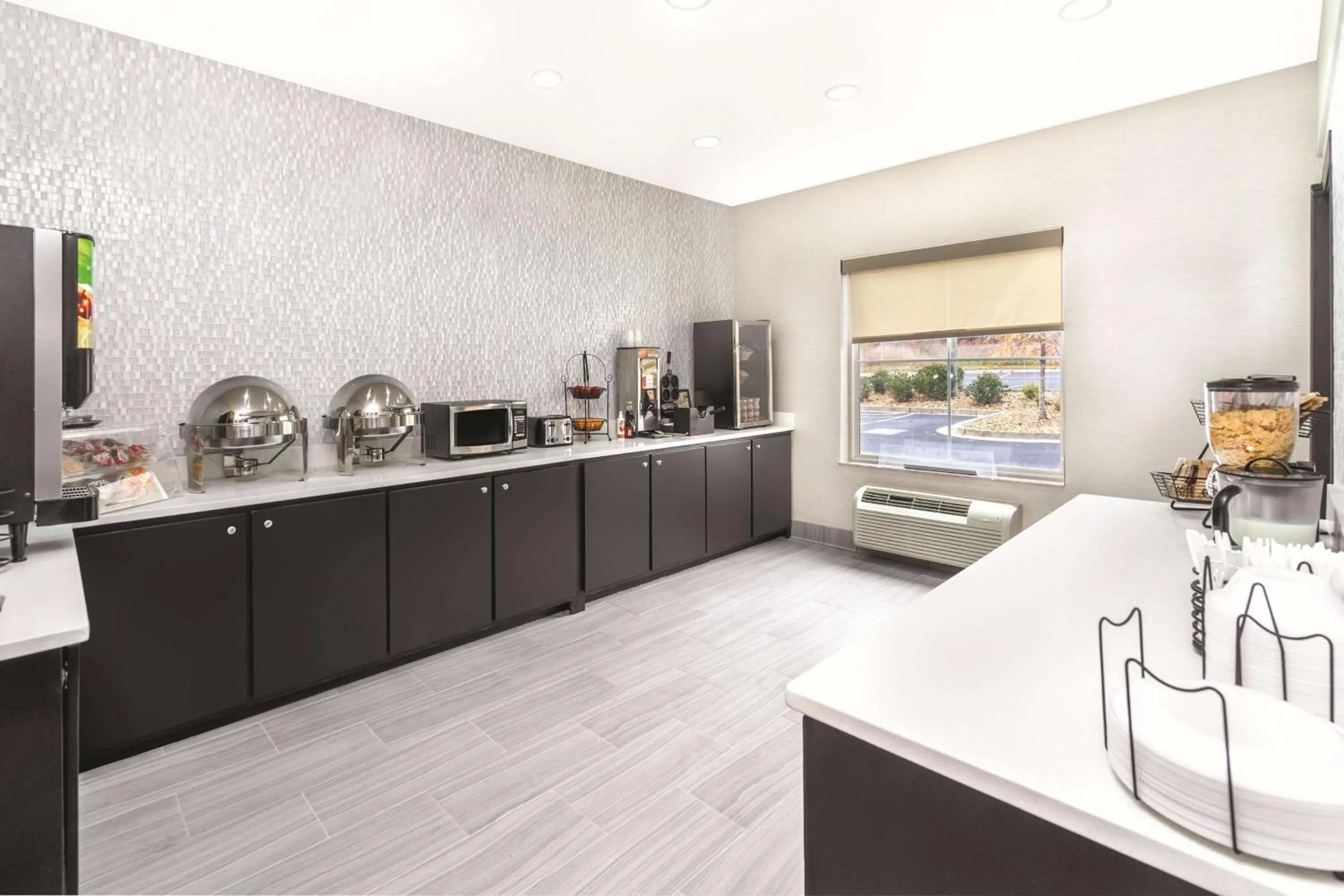 Restaurant/places to eat in La Quinta by Wyndham Rome