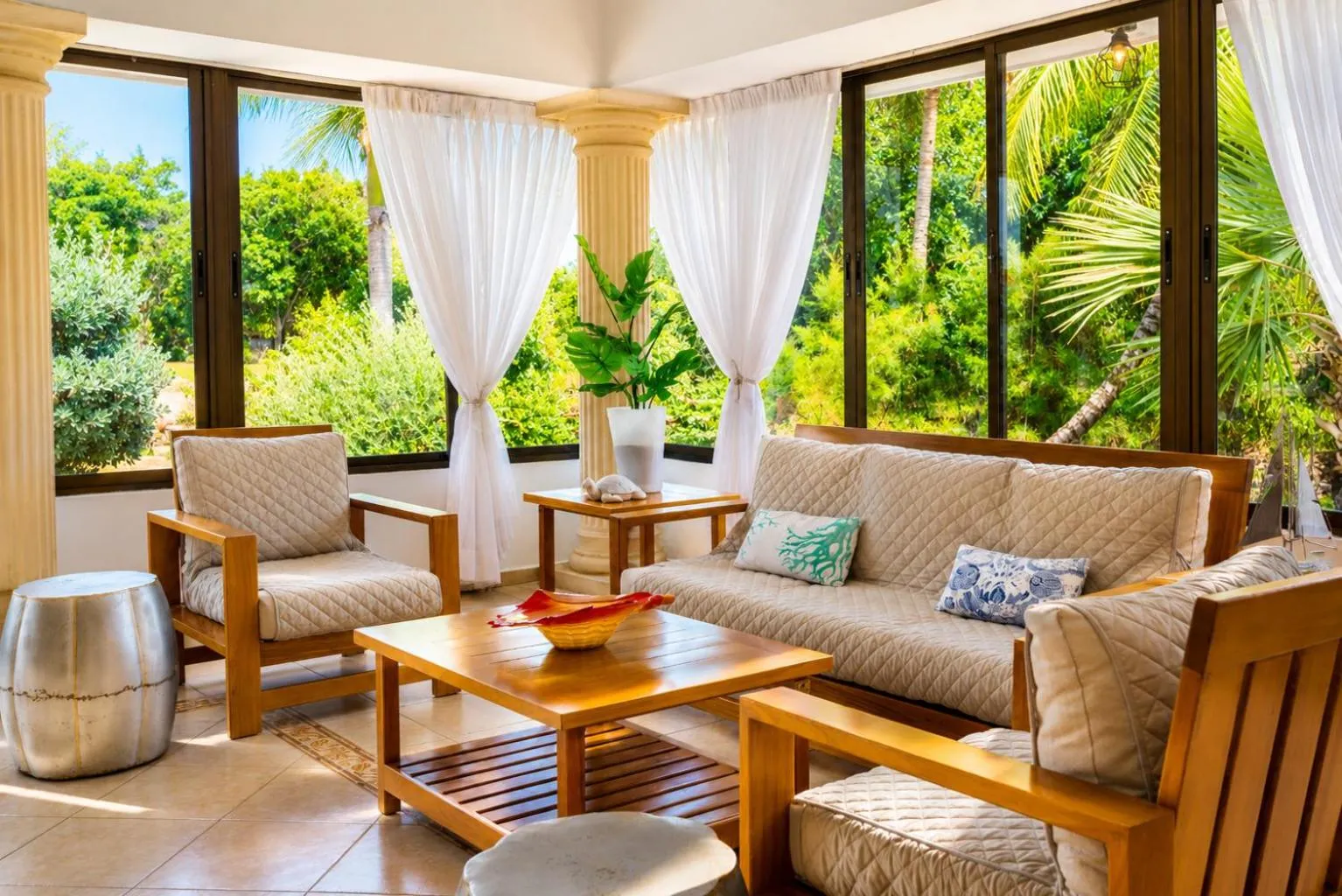 Villa at Metro Country Club with Private Pool