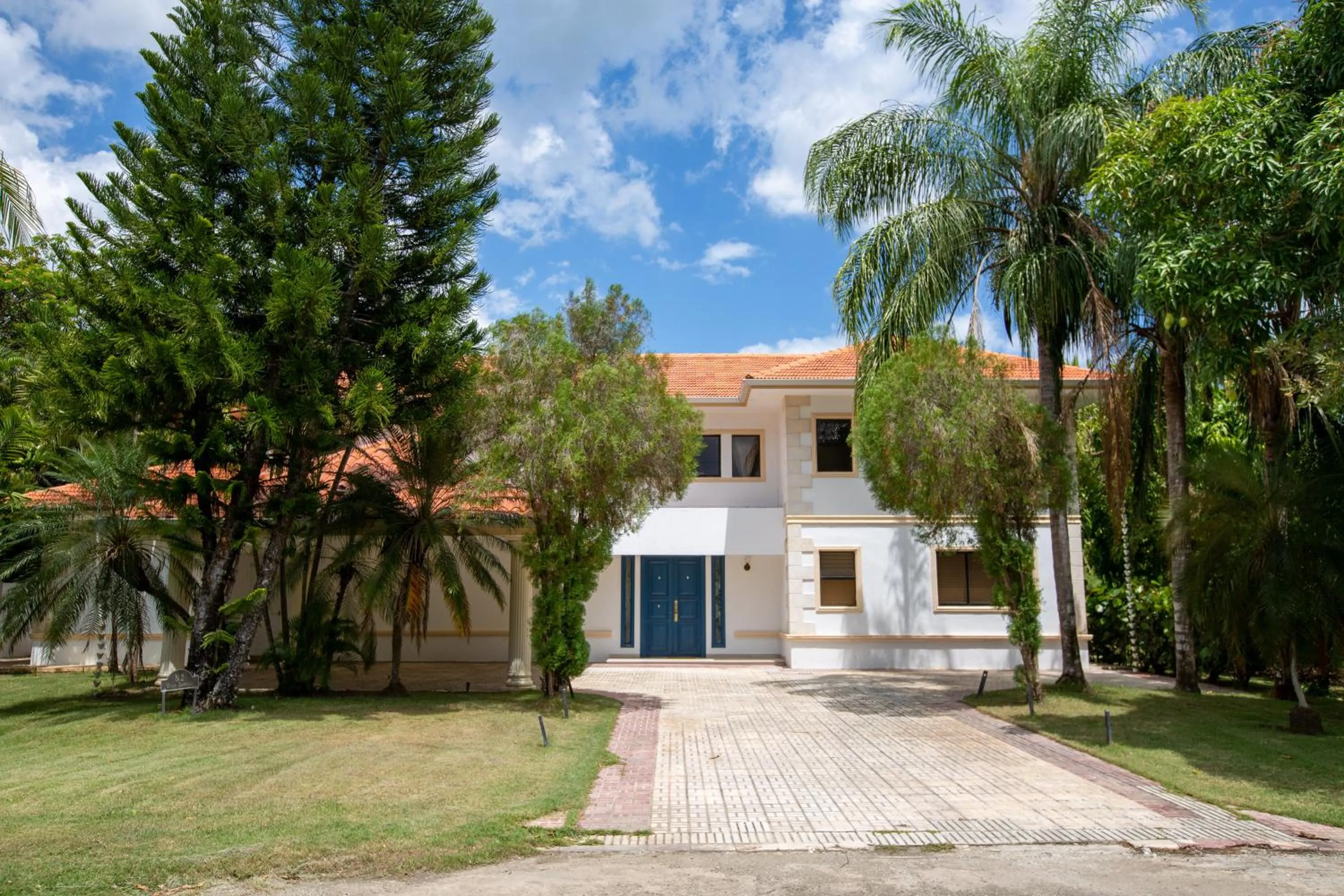 Villa at Metro Country Club with Private Pool