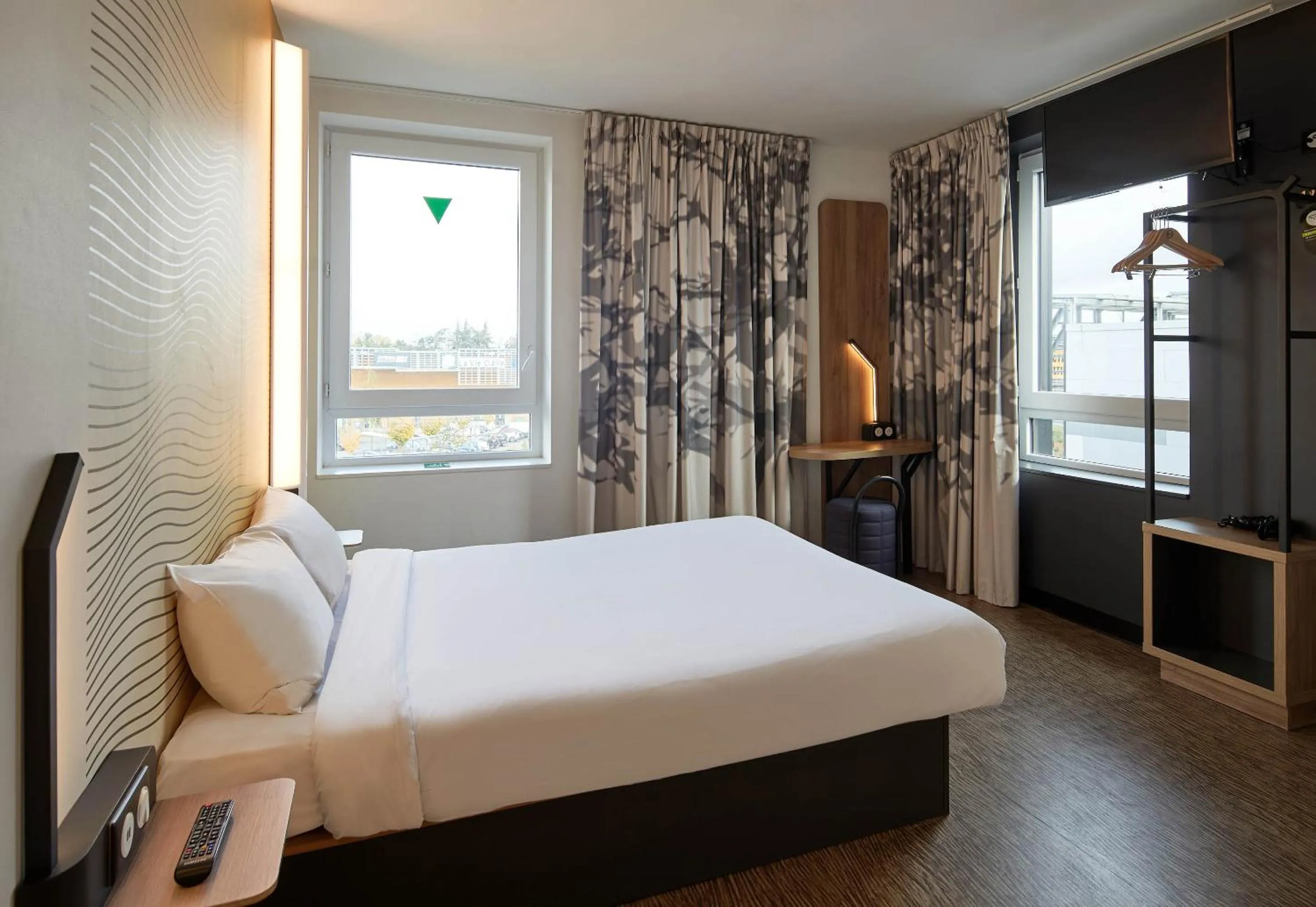 Bedroom, Bed in B&B HOTEL Cergy Saint Christophe