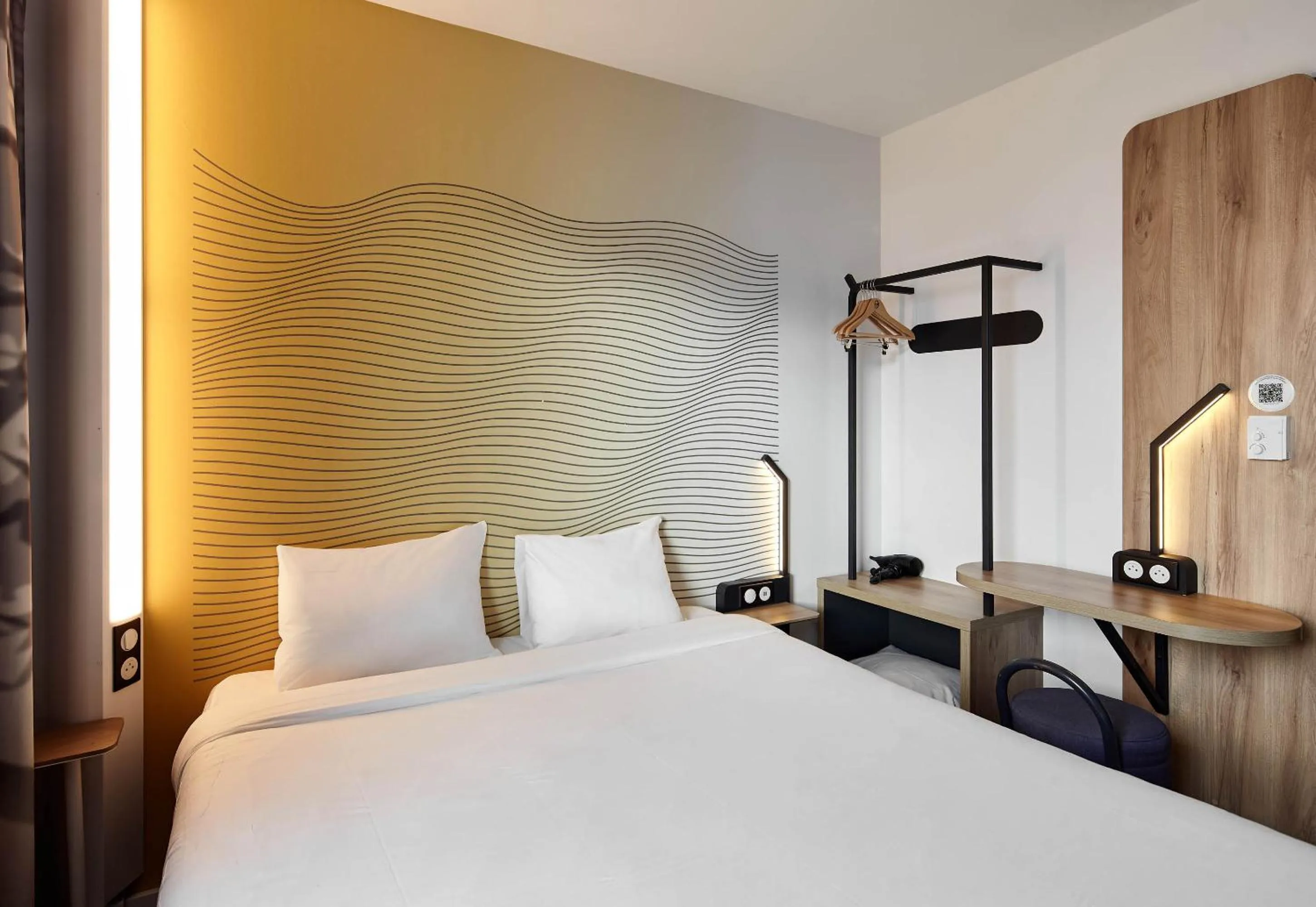 Bedroom, Bed in B&B HOTEL Cergy Saint Christophe