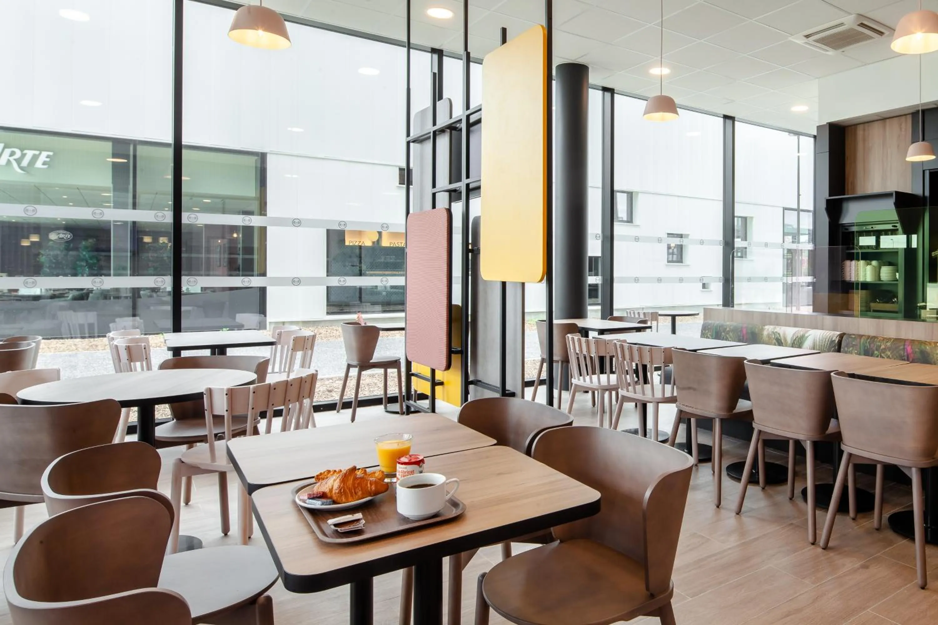 Buffet breakfast in B&B HOTEL Cergy Saint Christophe