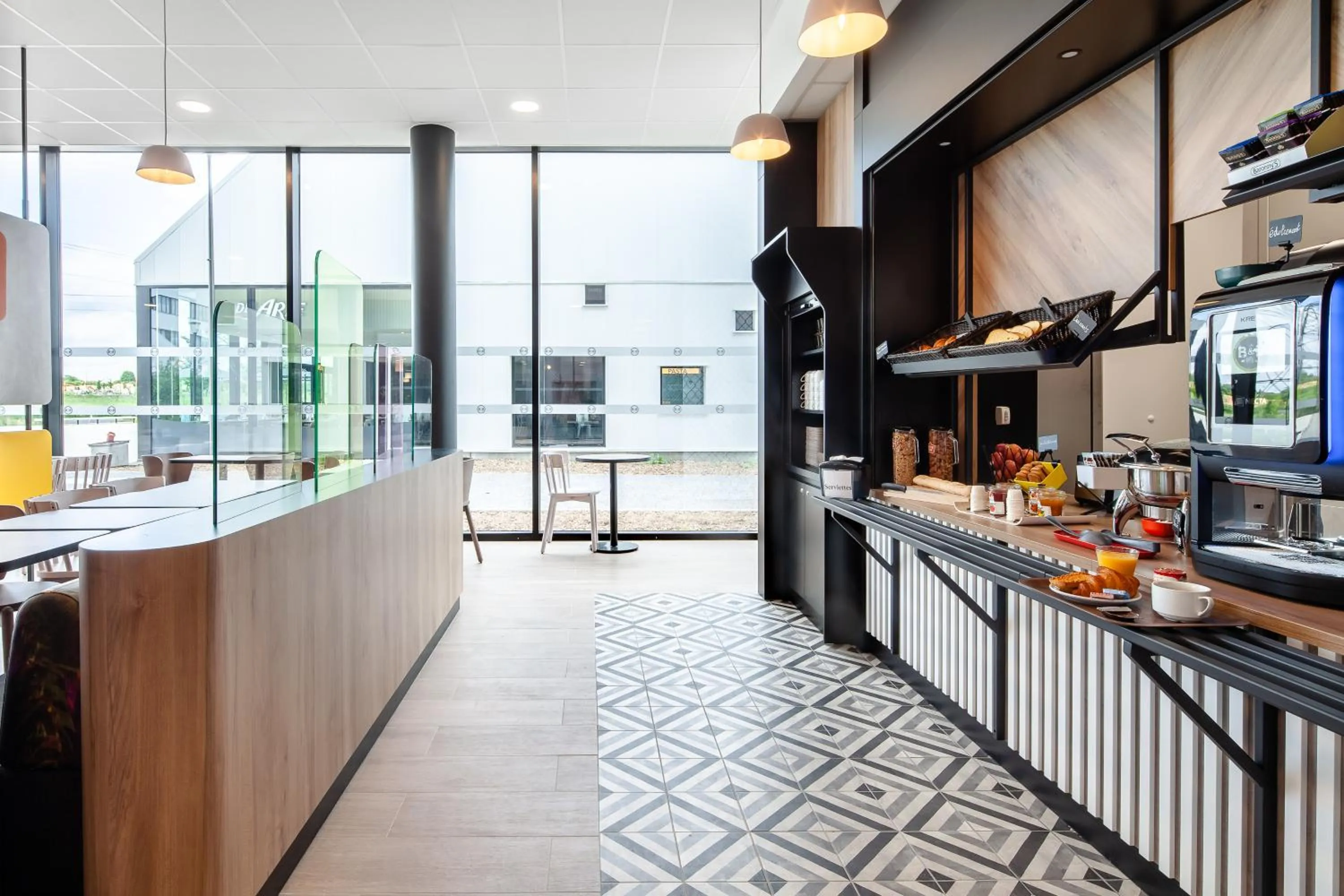 Buffet breakfast in B&B HOTEL Cergy Saint Christophe