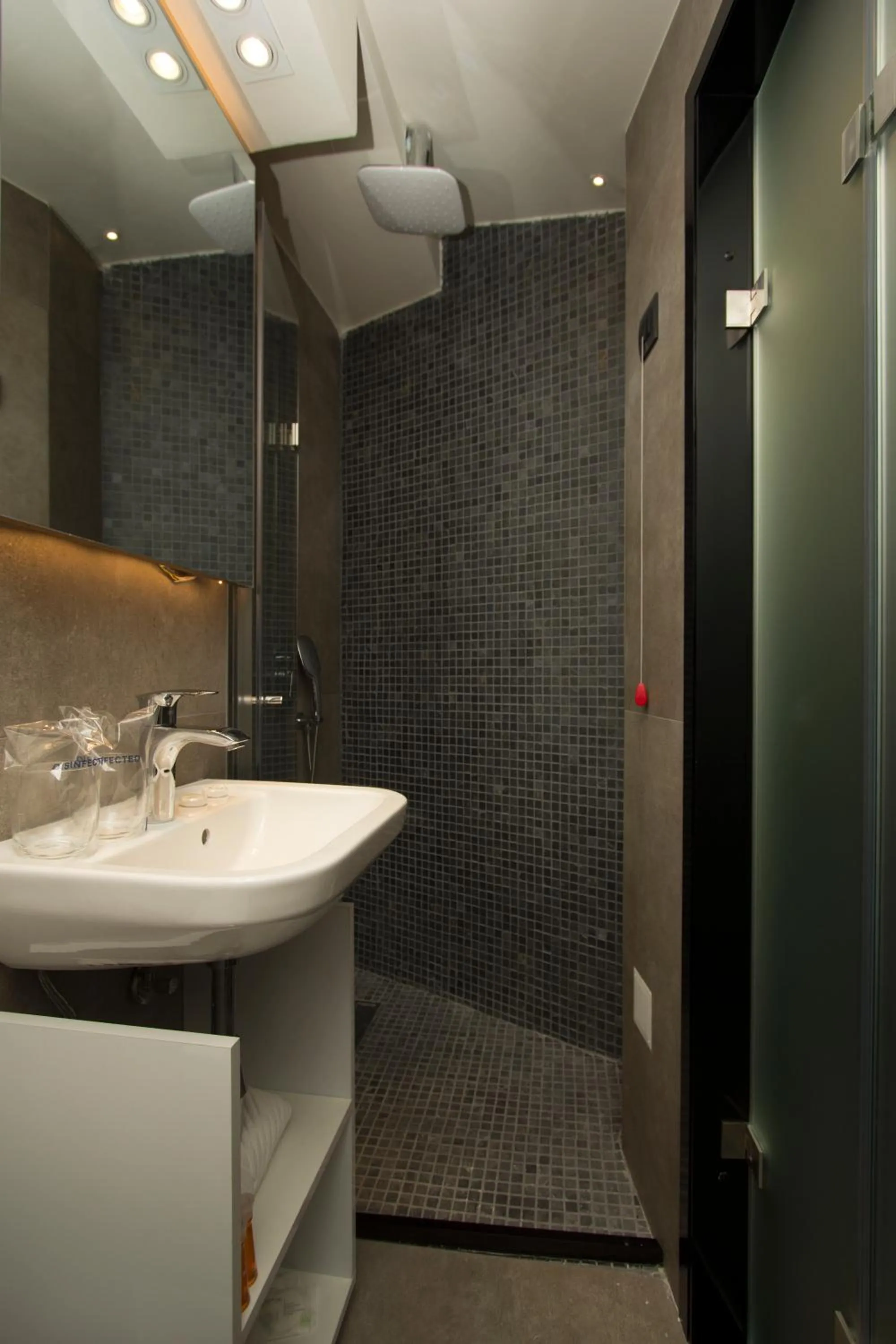 BOUTIQUE 25h by Eva stay 018