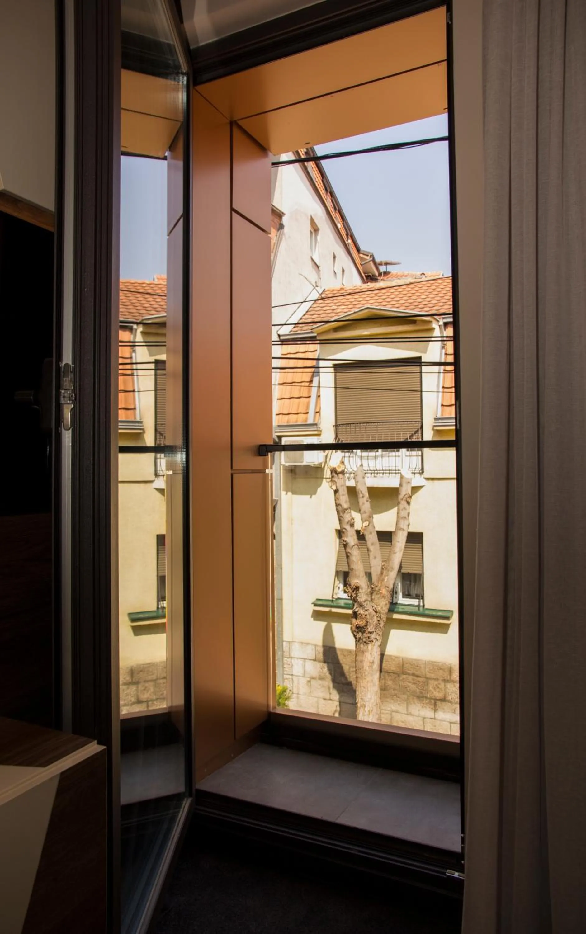 BOUTIQUE 25h by Eva stay 018