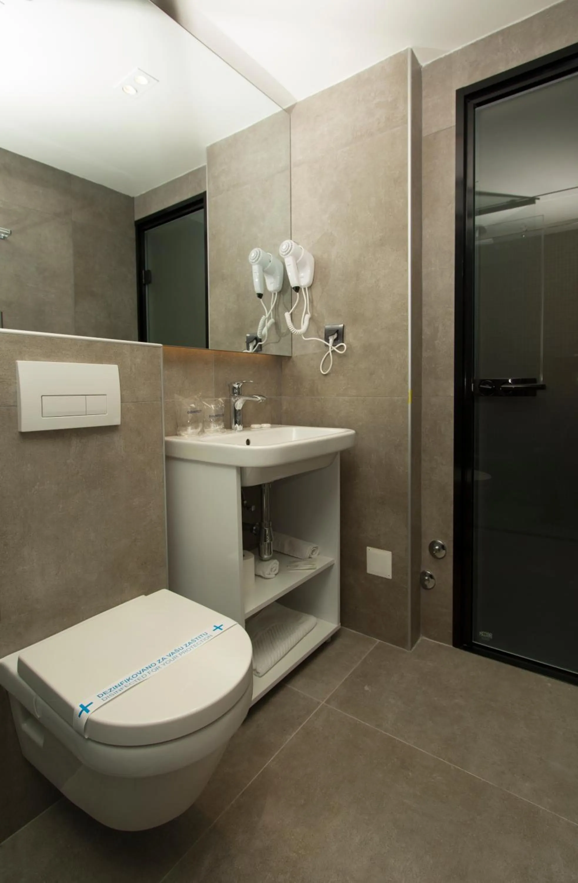 BOUTIQUE 25h by Eva stay 018