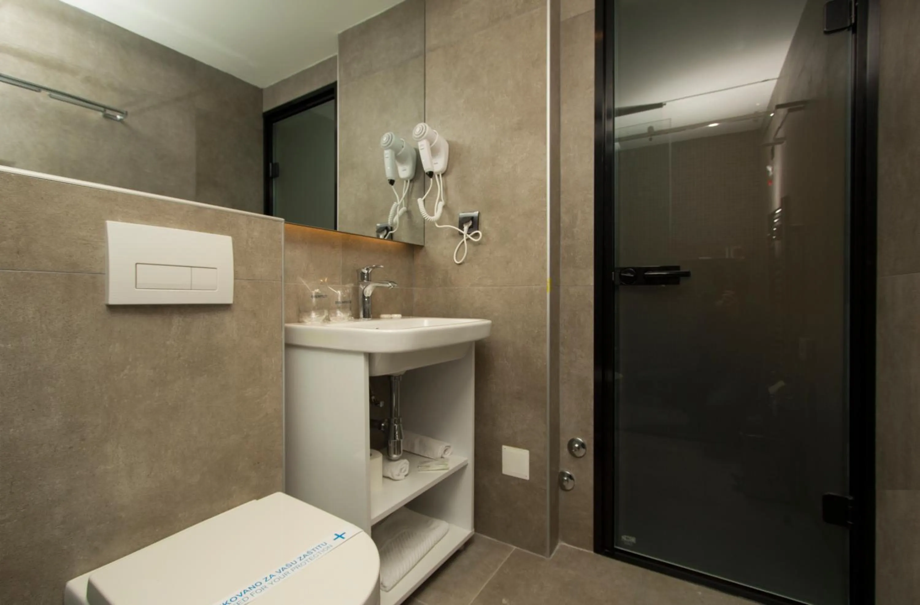 BOUTIQUE 25h by Eva stay 018