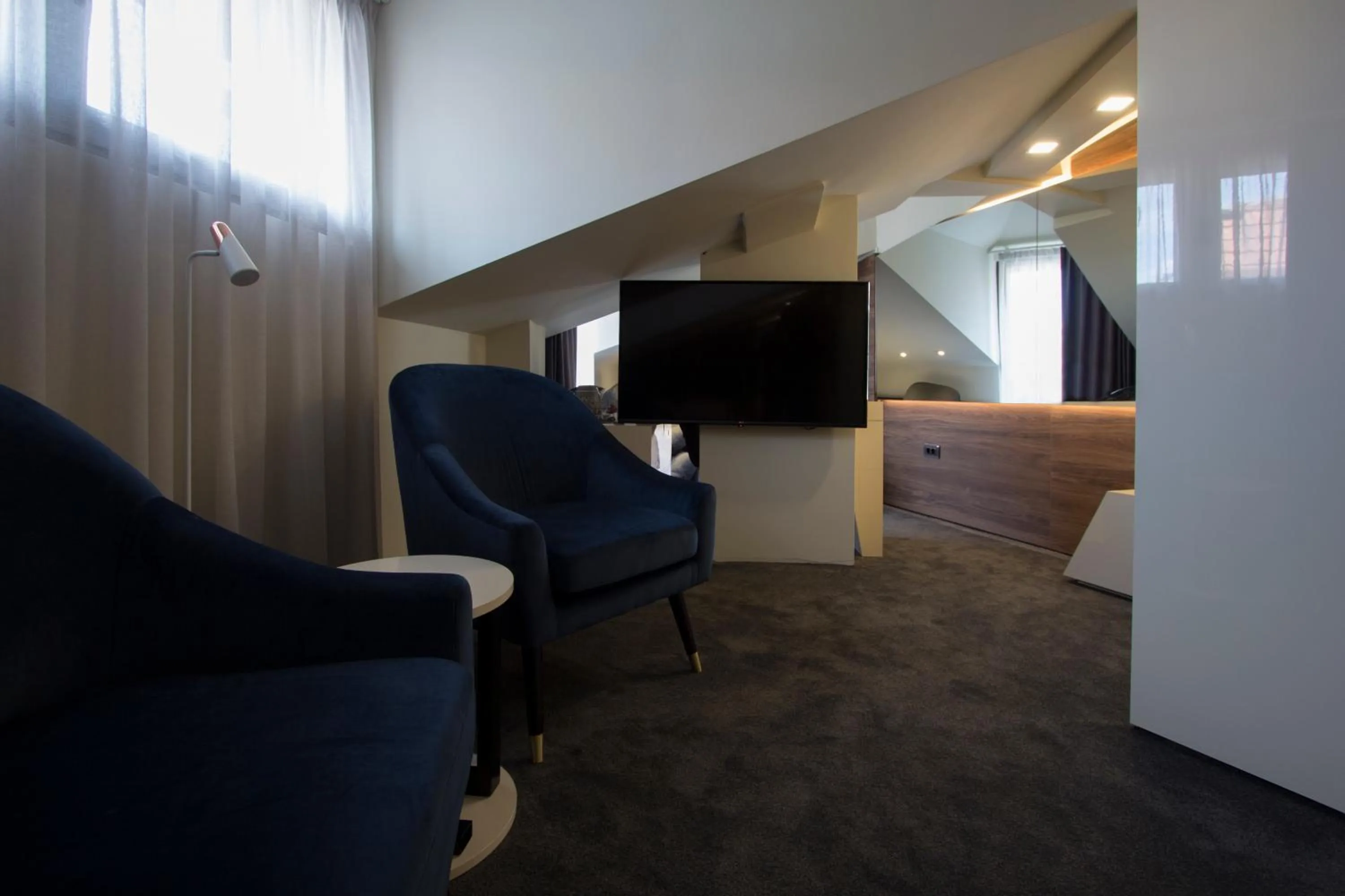 BOUTIQUE 25h by Eva stay 018