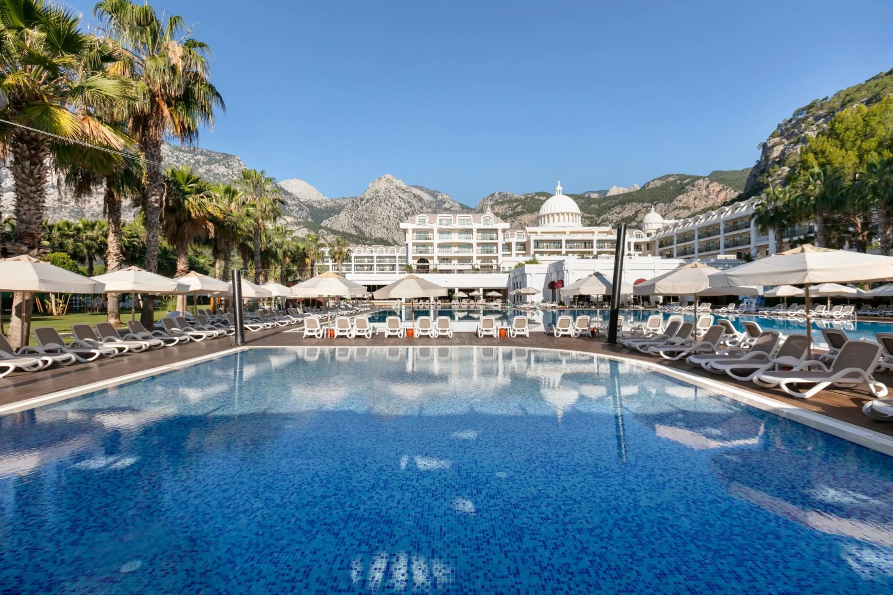 Pool view in Juju Premier Palace Hotel-Ultra All Inclusive