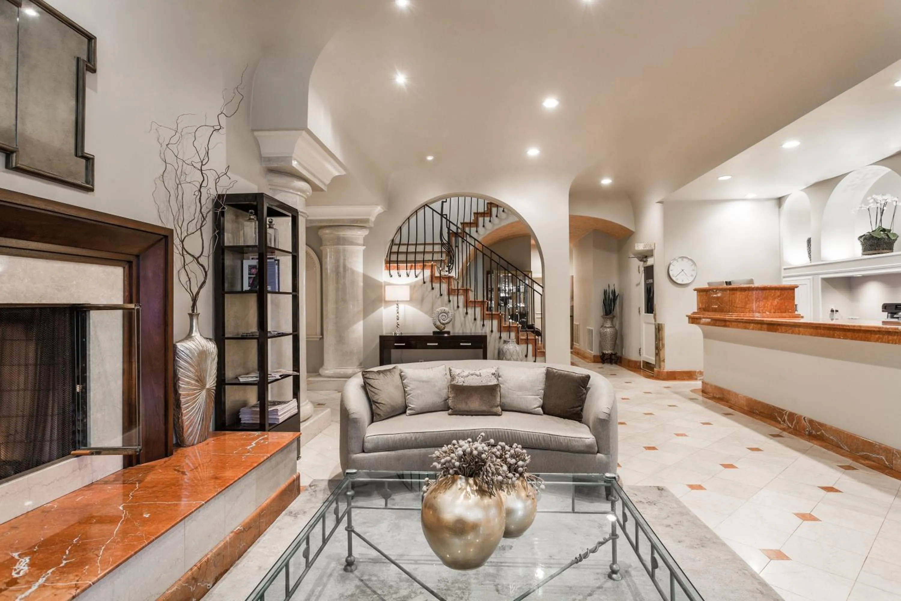 Lobby or reception in Montecito Inn