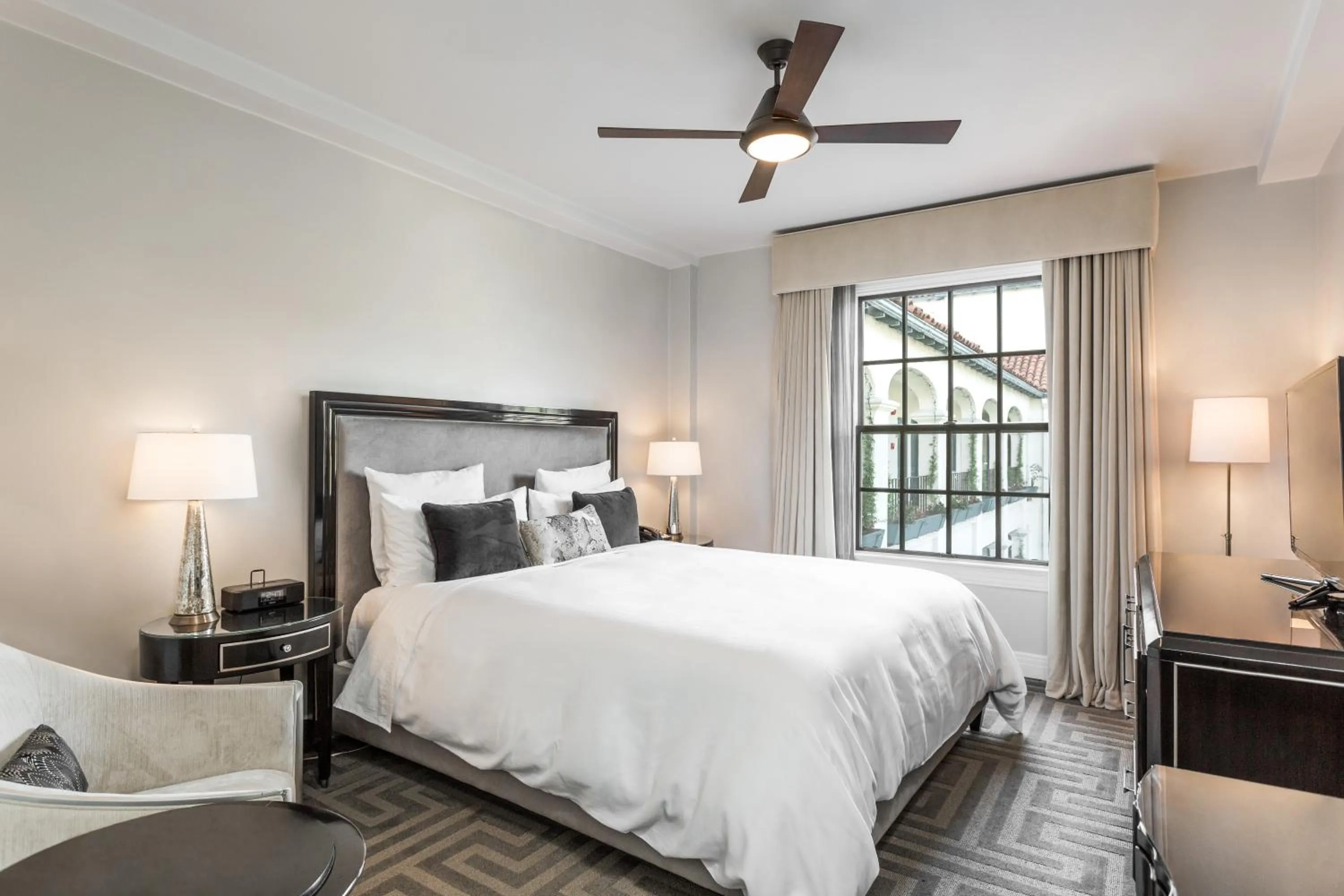 Bed in Montecito Inn