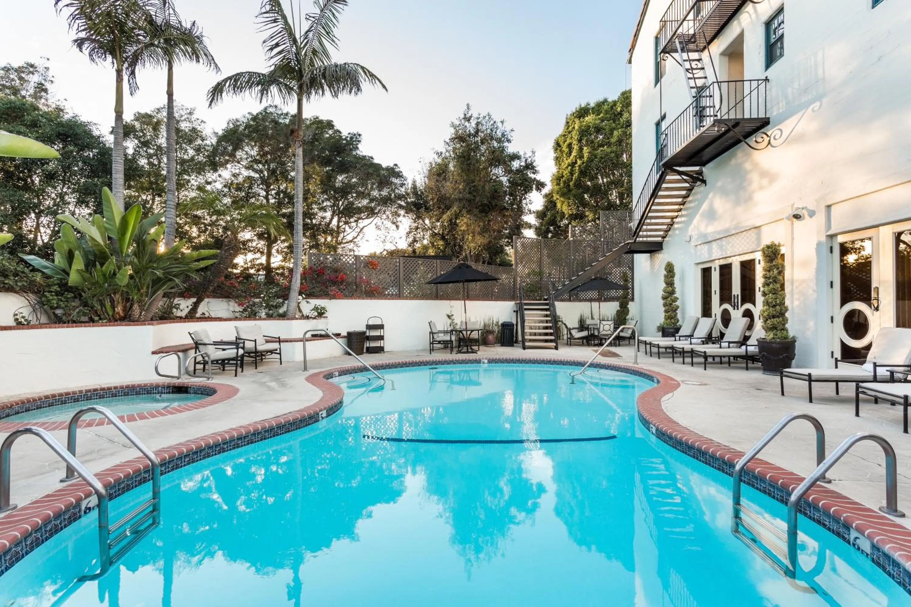 Swimming pool in Montecito Inn