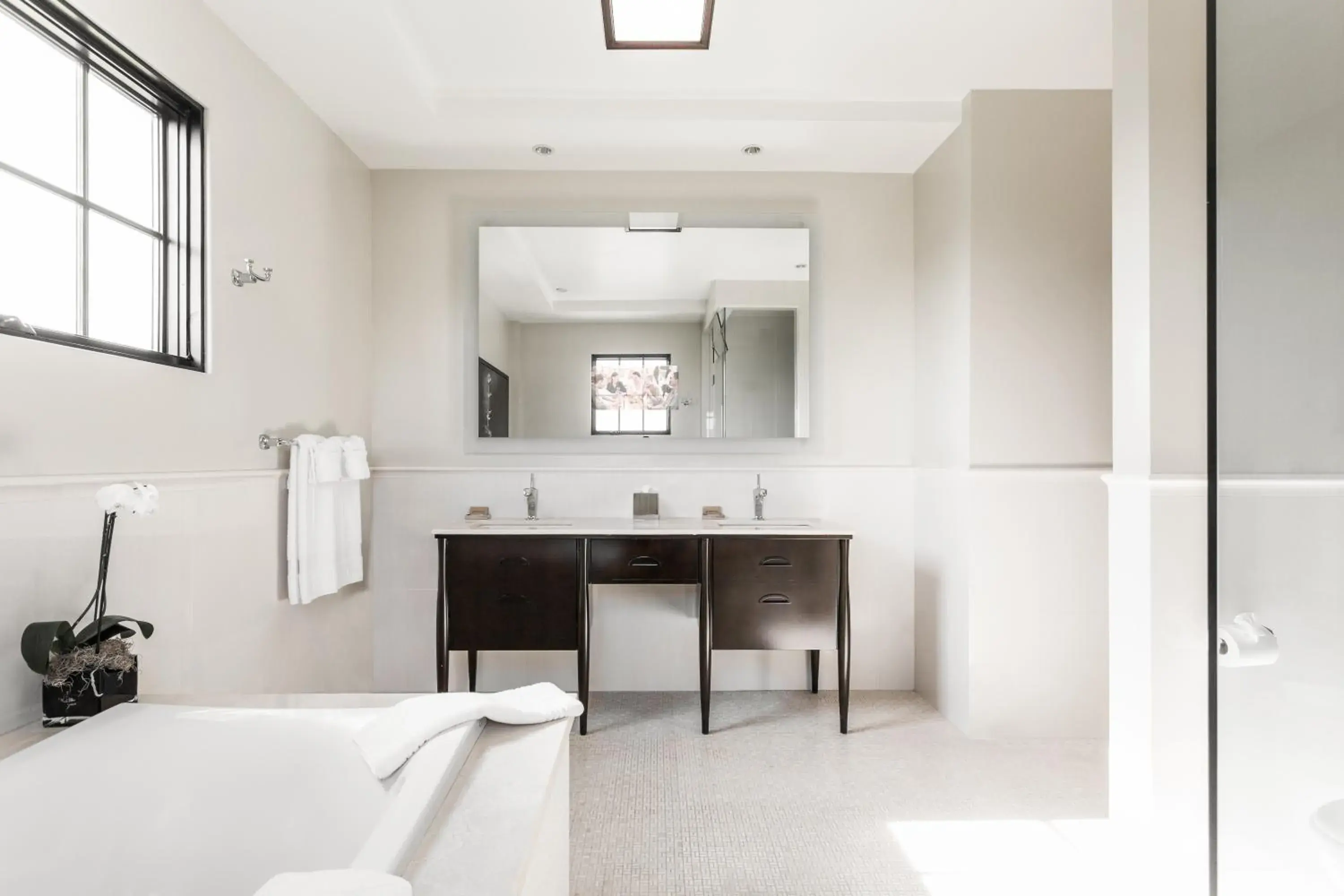 Bathroom in Montecito Inn Bathroom in Montecito Inn