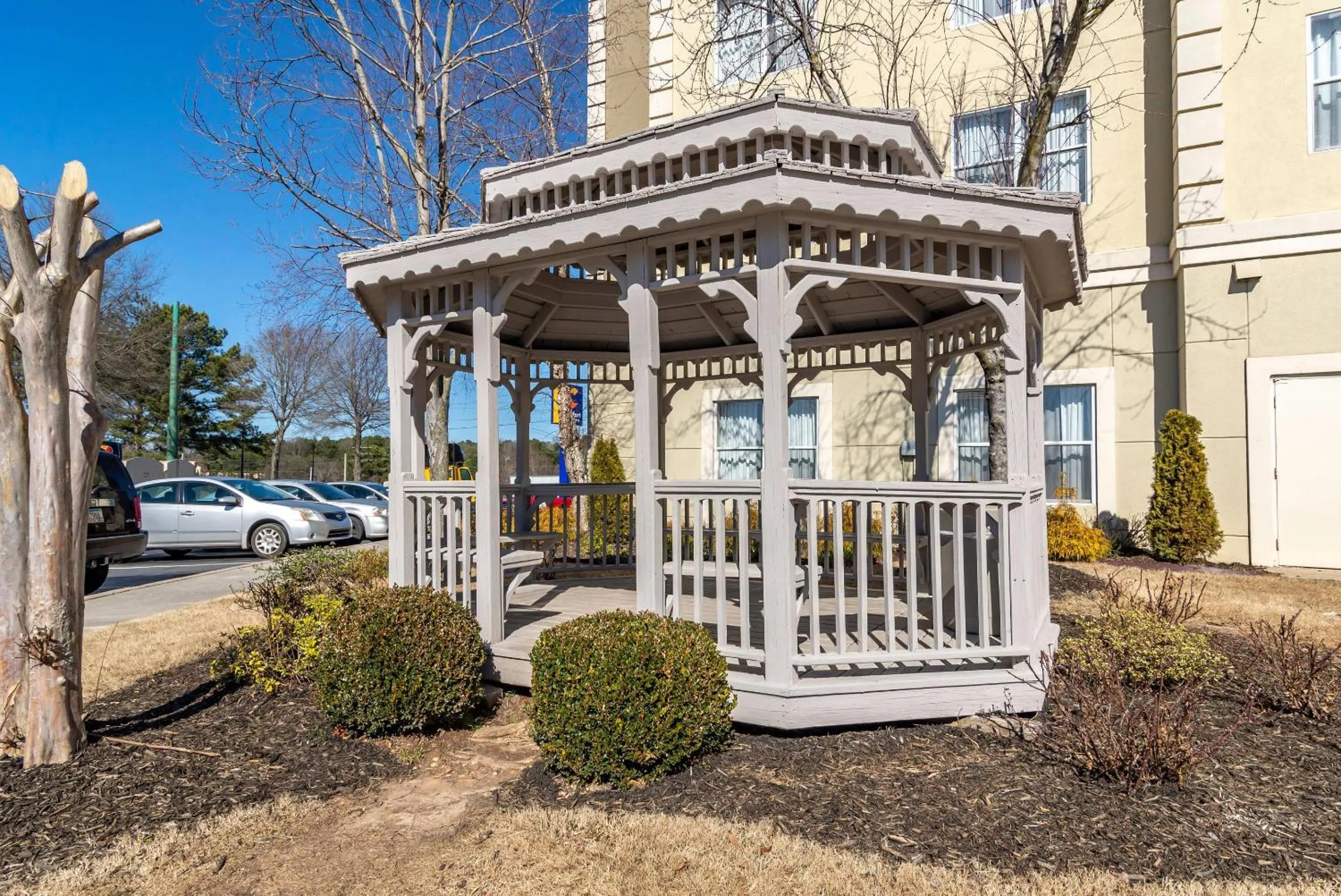 Property building in Comfort Inn & Suites near Six Flags