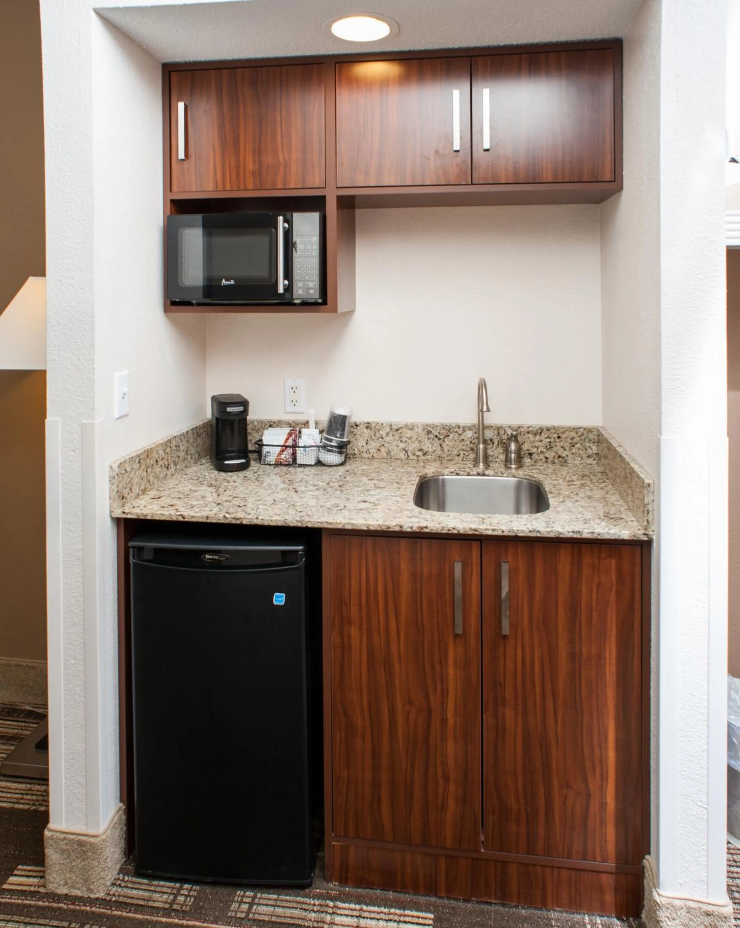 Kitchen or kitchenette in Northfield Inn Suites and Conference Center