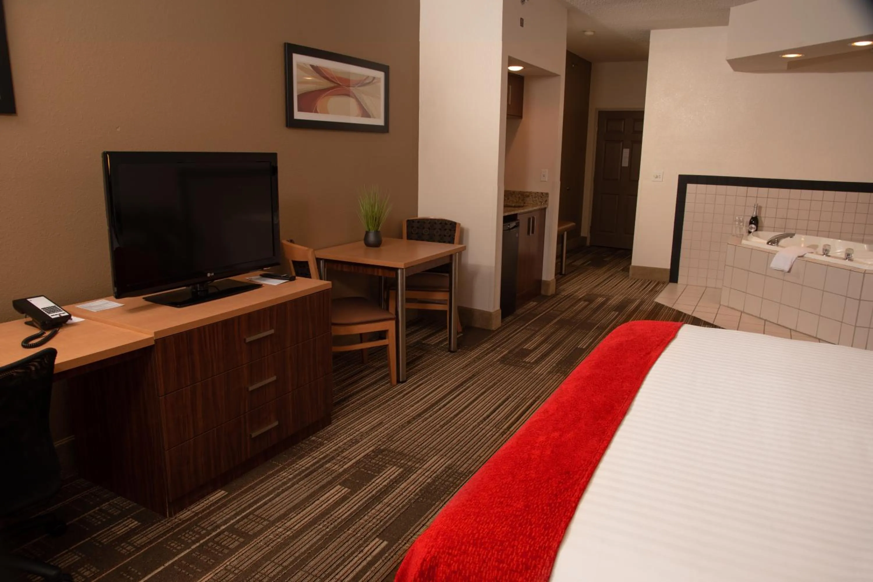 Bed in Northfield Inn Suites and Conference Center