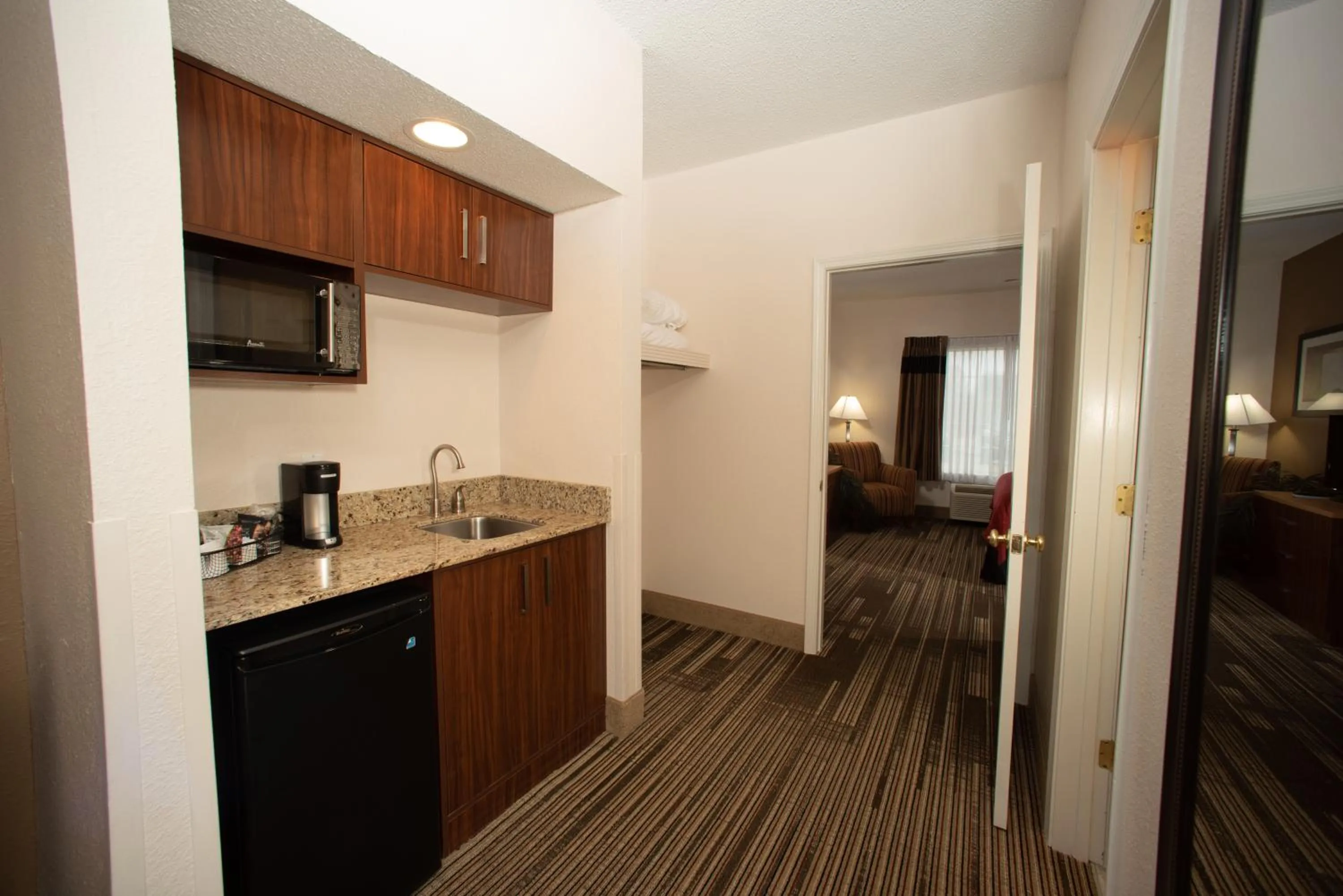 Kitchen or kitchenette in Northfield Inn Suites and Conference Center
