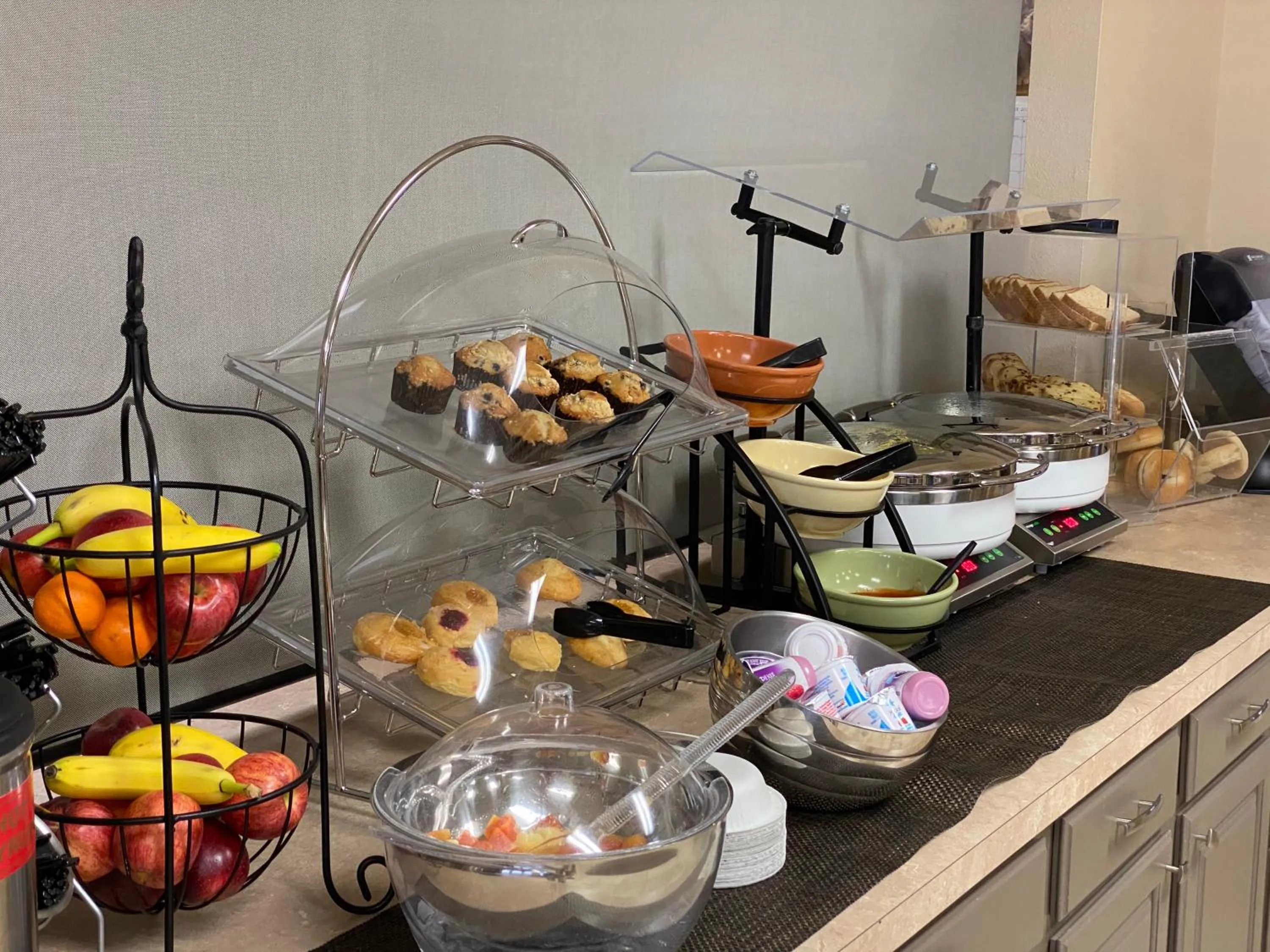 Breakfast in Northfield Inn Suites and Conference Center