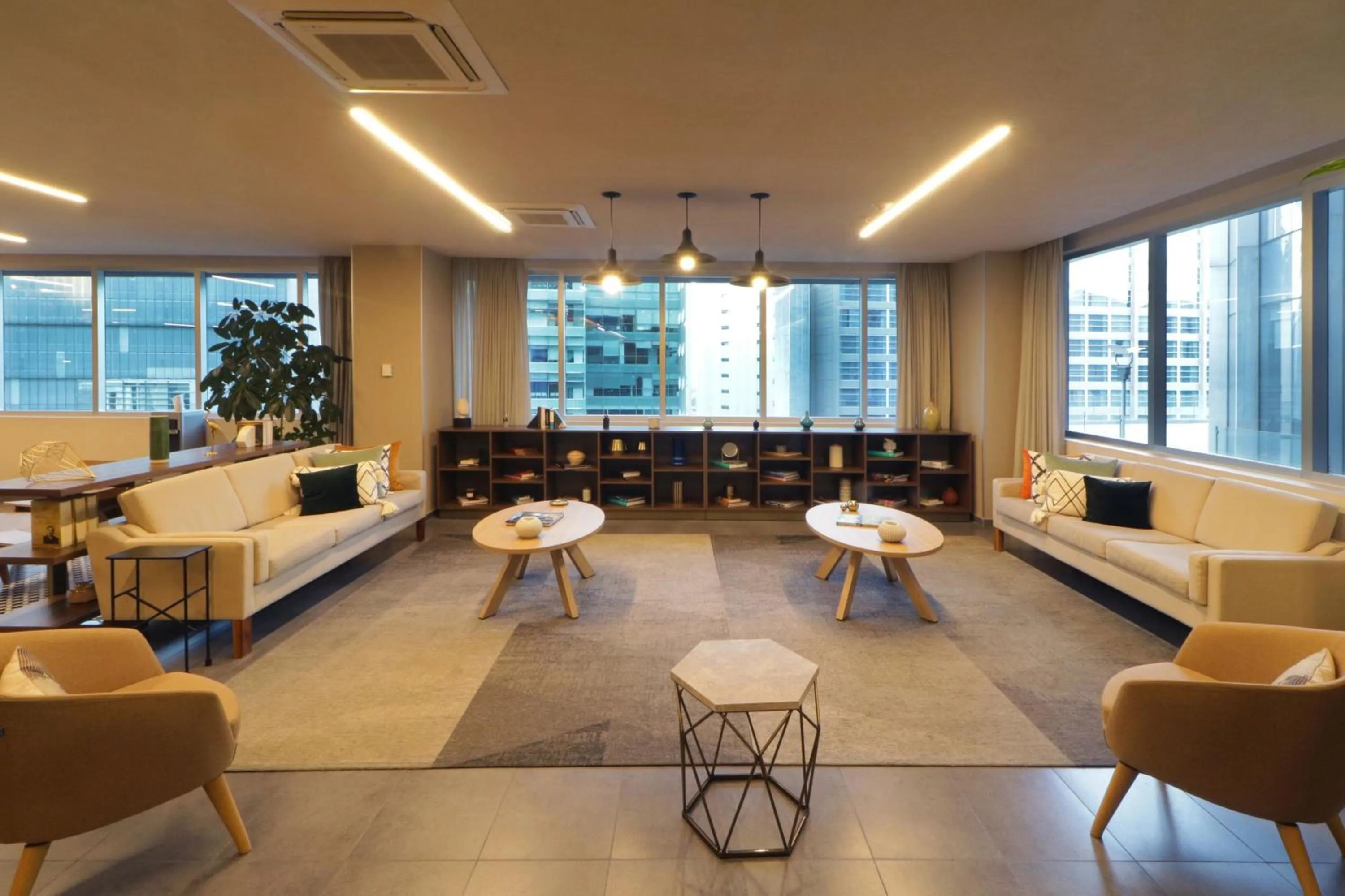 Lobby or reception in City Express Suites by Marriott Ciudad de México Santa Fe