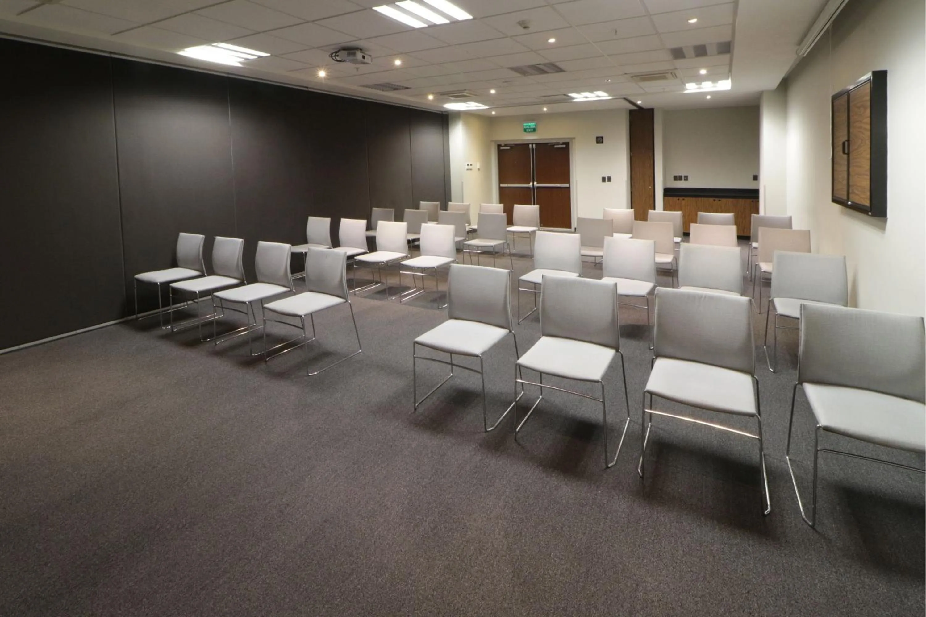 Meeting/conference room in City Express Suites by Marriott Ciudad de México Santa Fe