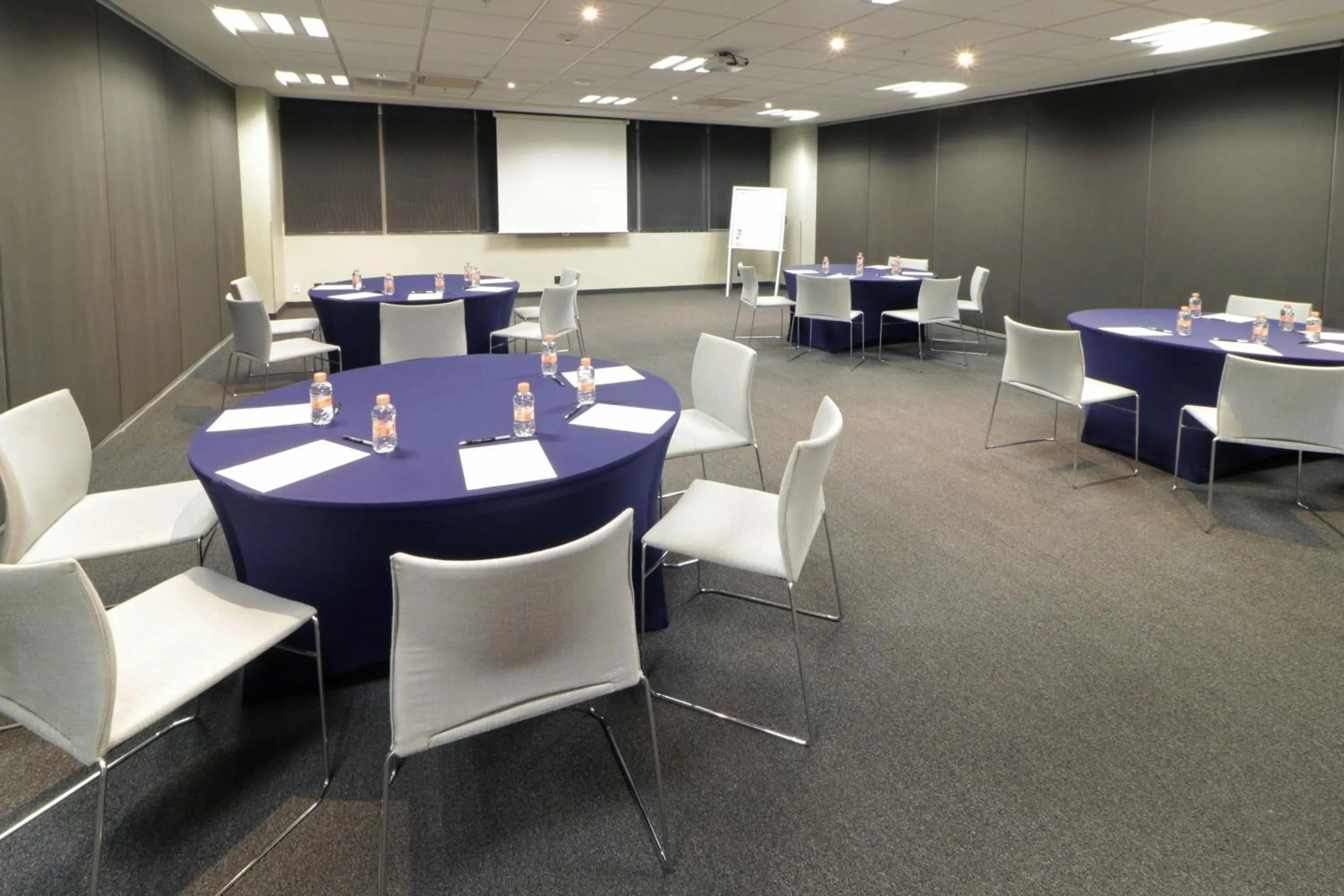 Meeting/conference room in City Express Suites by Marriott Ciudad de México Santa Fe