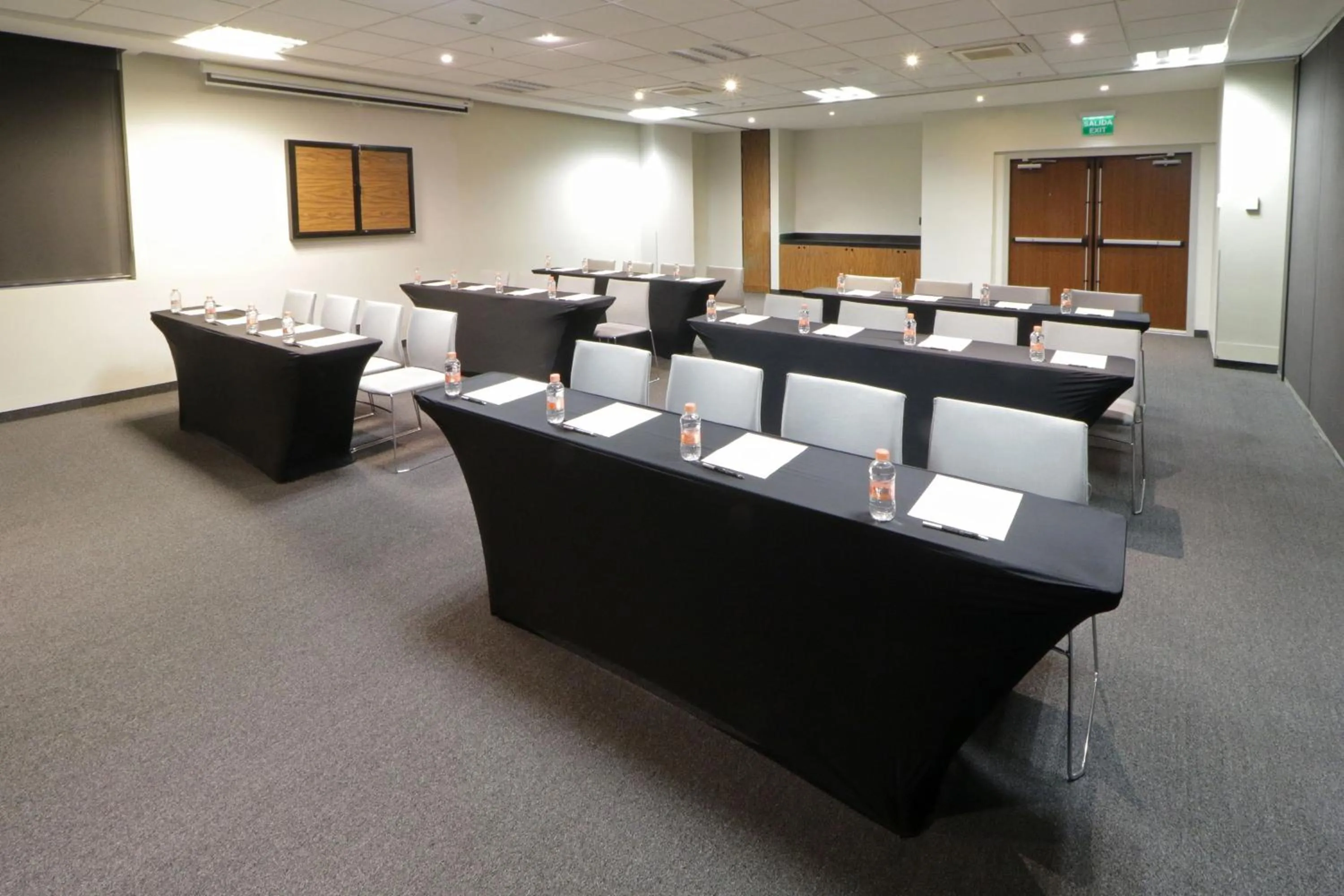 Meeting/conference room in City Express Suites by Marriott Ciudad de México Santa Fe