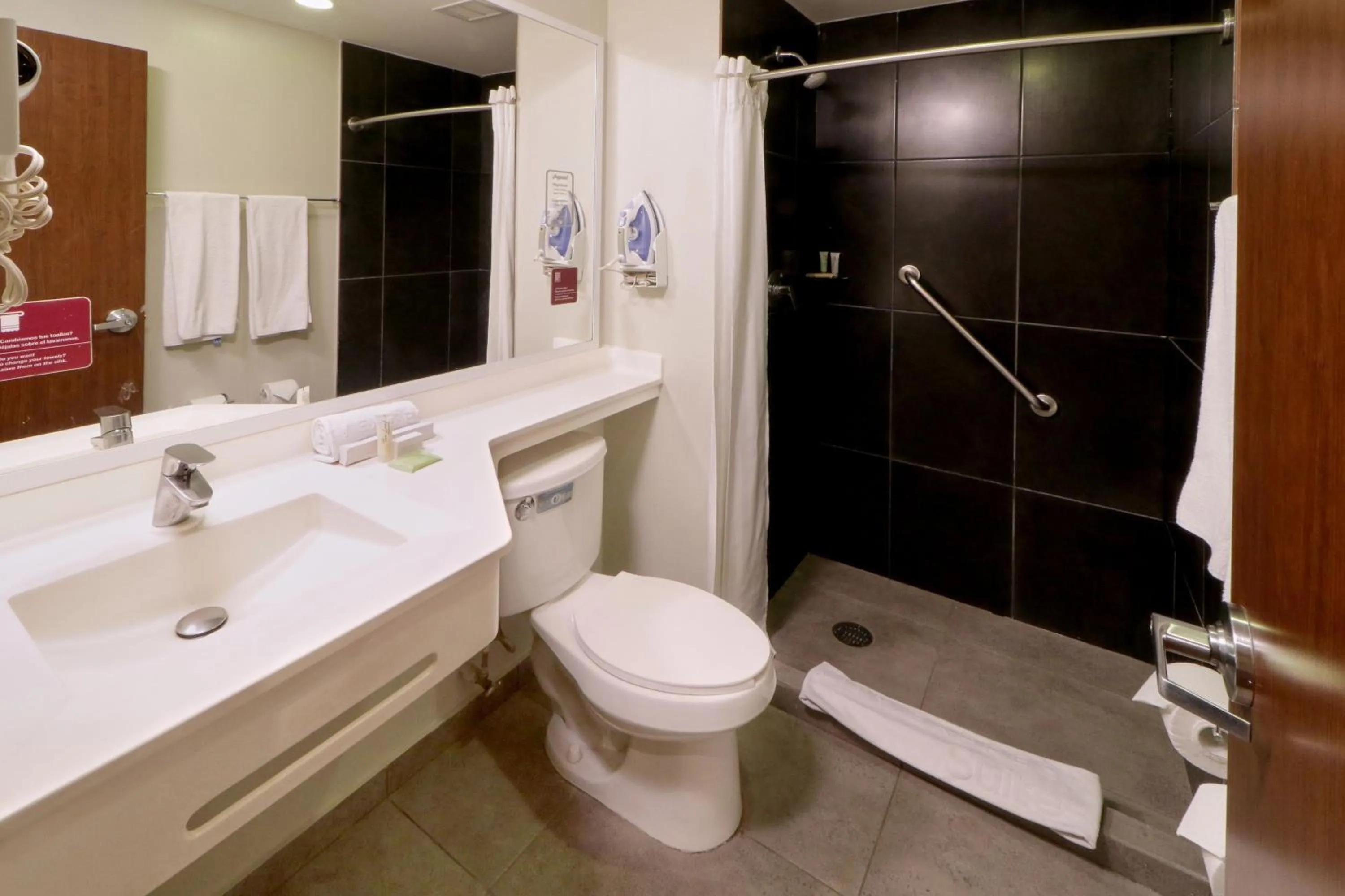 Bathroom in City Express Suites by Marriott Ciudad de México Santa Fe