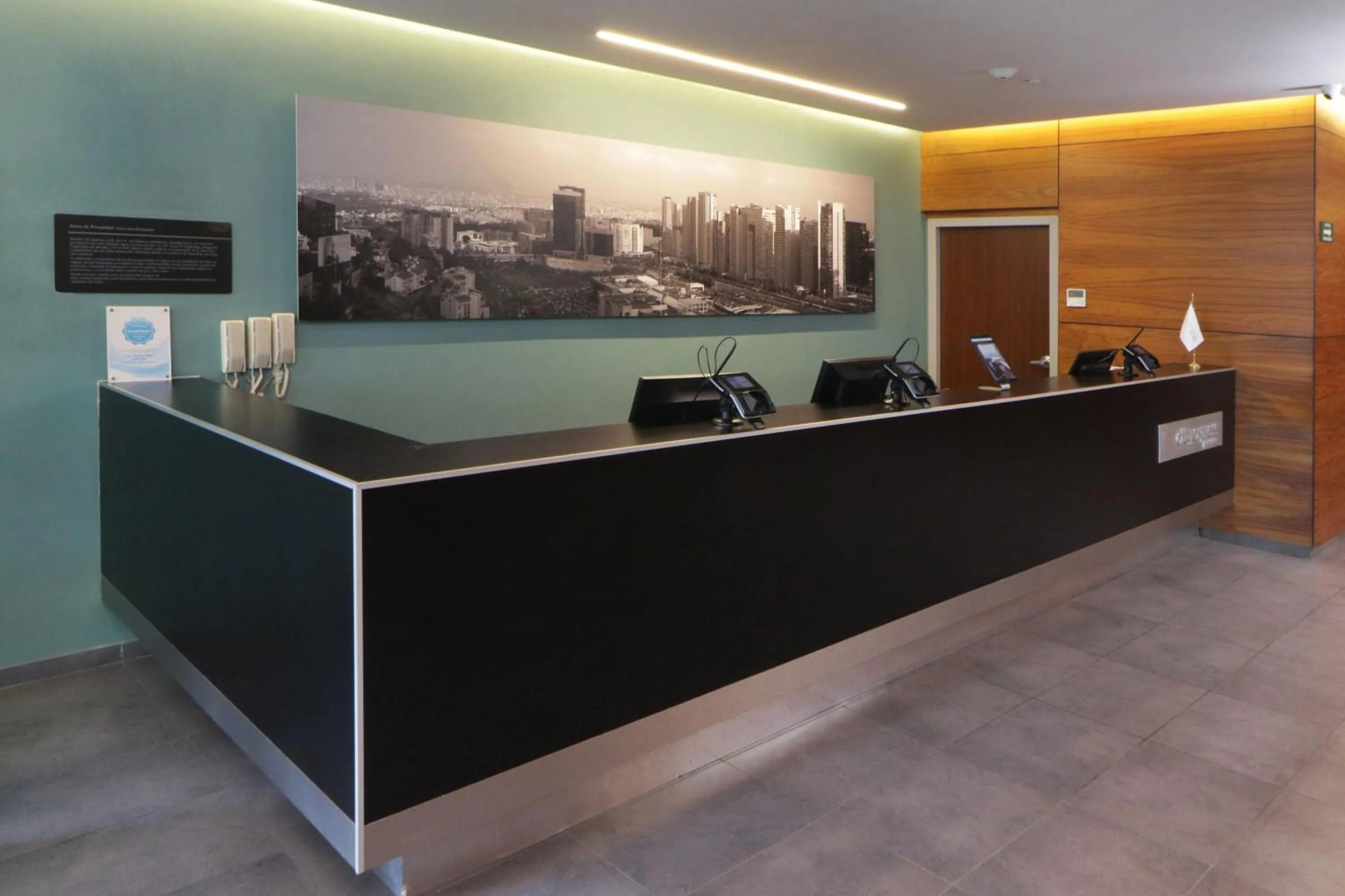 Lobby or reception in City Express Suites by Marriott Ciudad de México Santa Fe