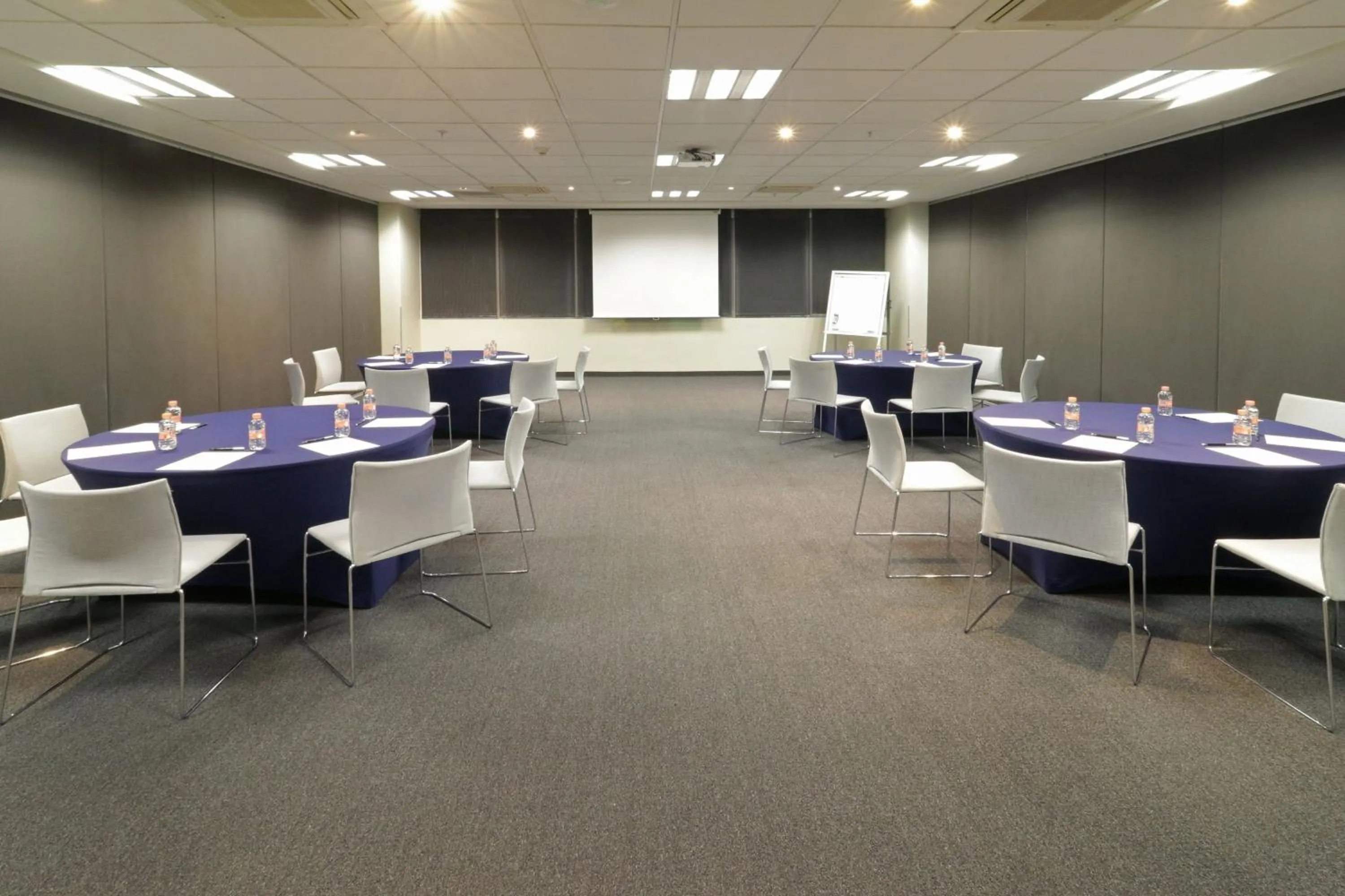 Meeting/conference room in City Express Suites by Marriott Ciudad de México Santa Fe
