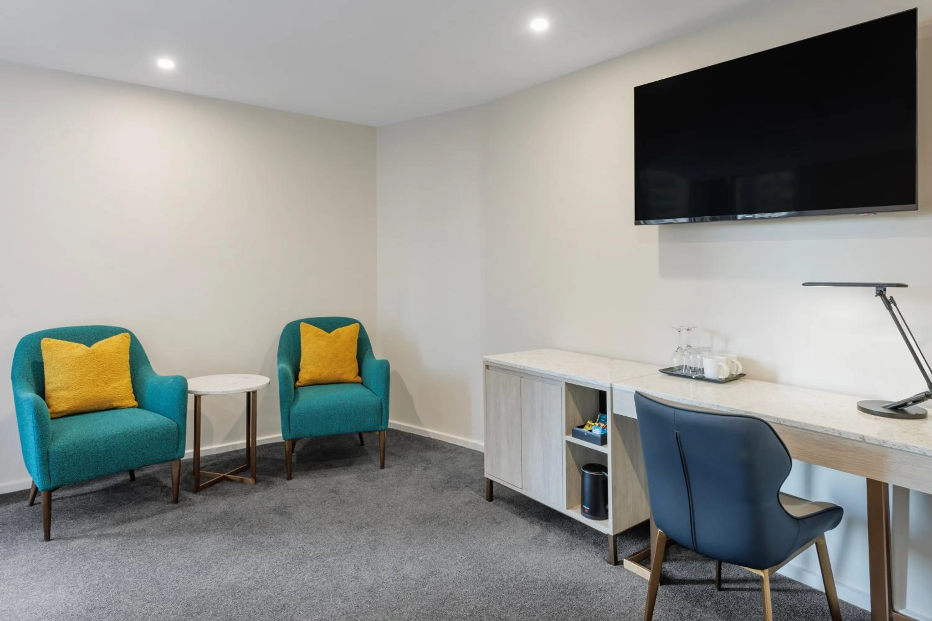 TV and multimedia in Hotel Grand Chancellor Melbourne