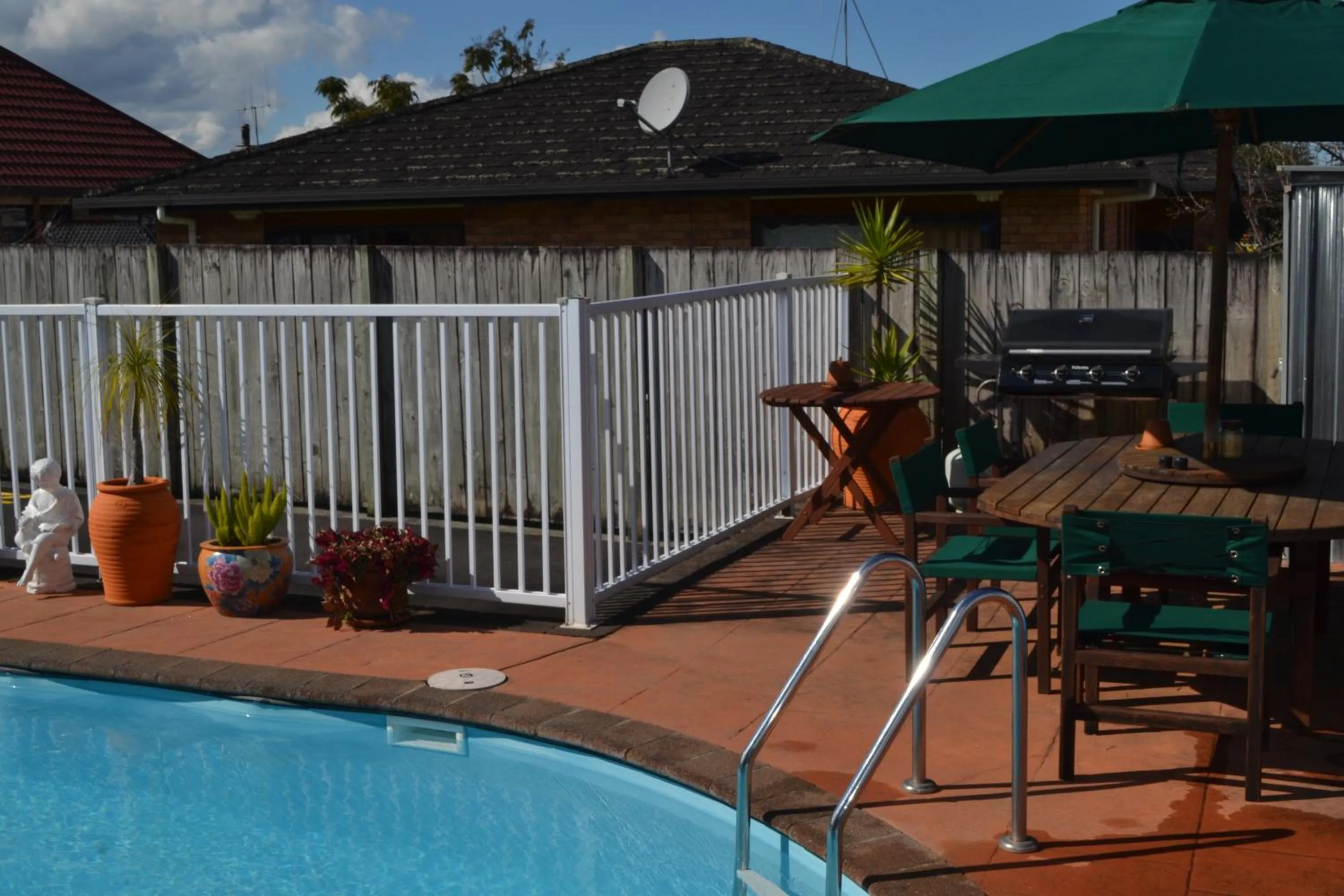 BBQ facilities in Avenue Heights Motel