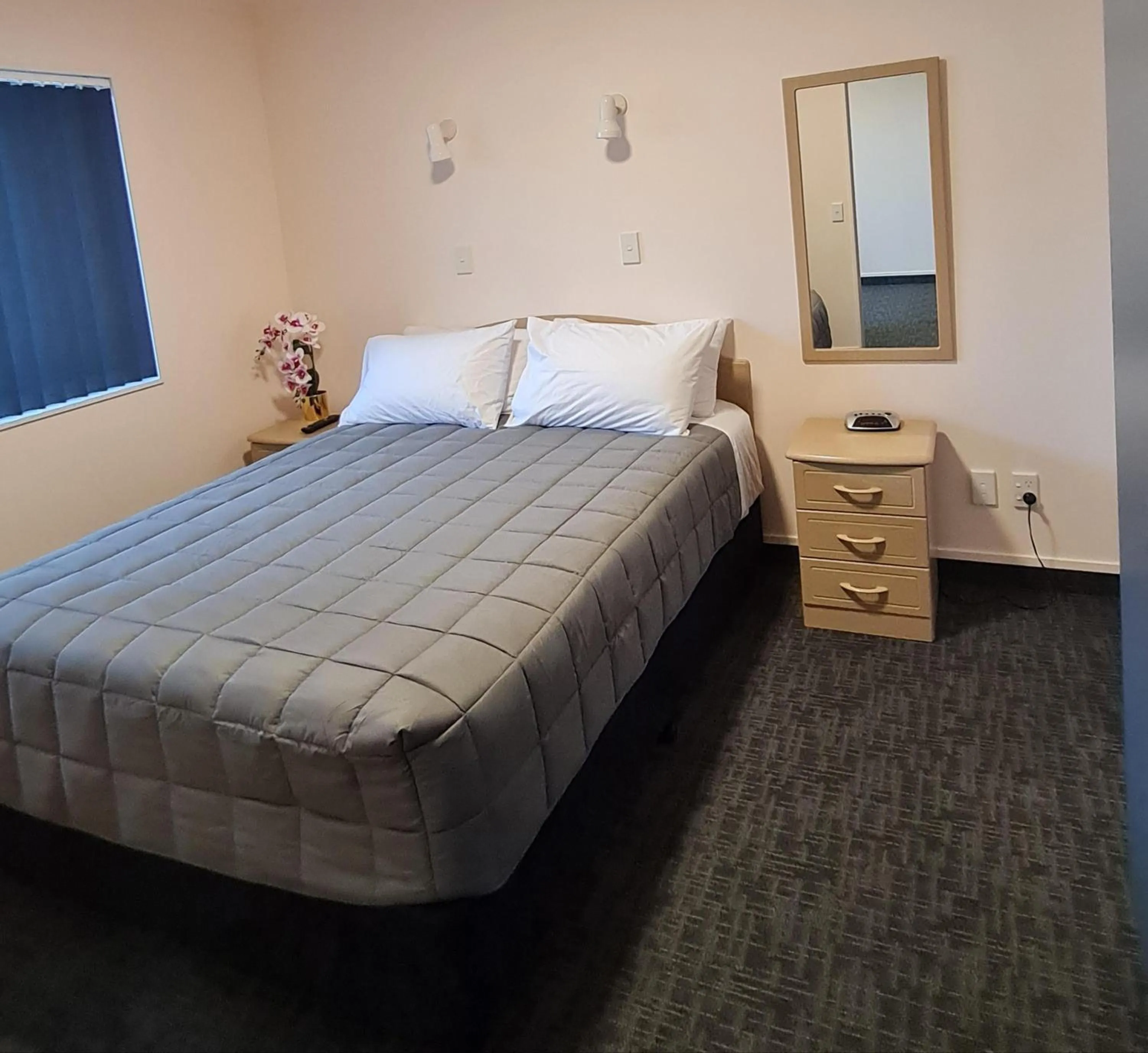 Bed in Avenue Heights Motel