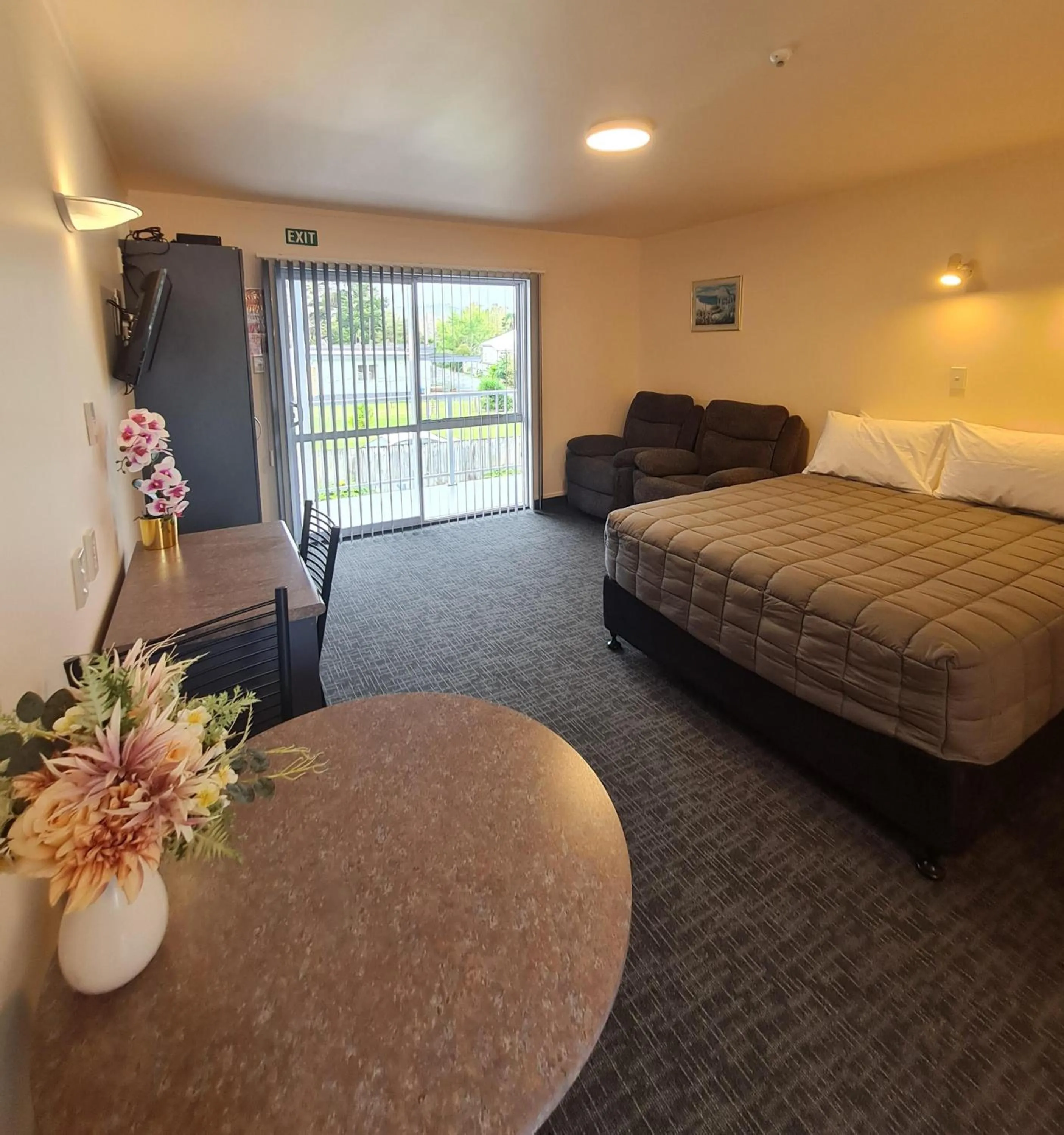 Bed in Avenue Heights Motel