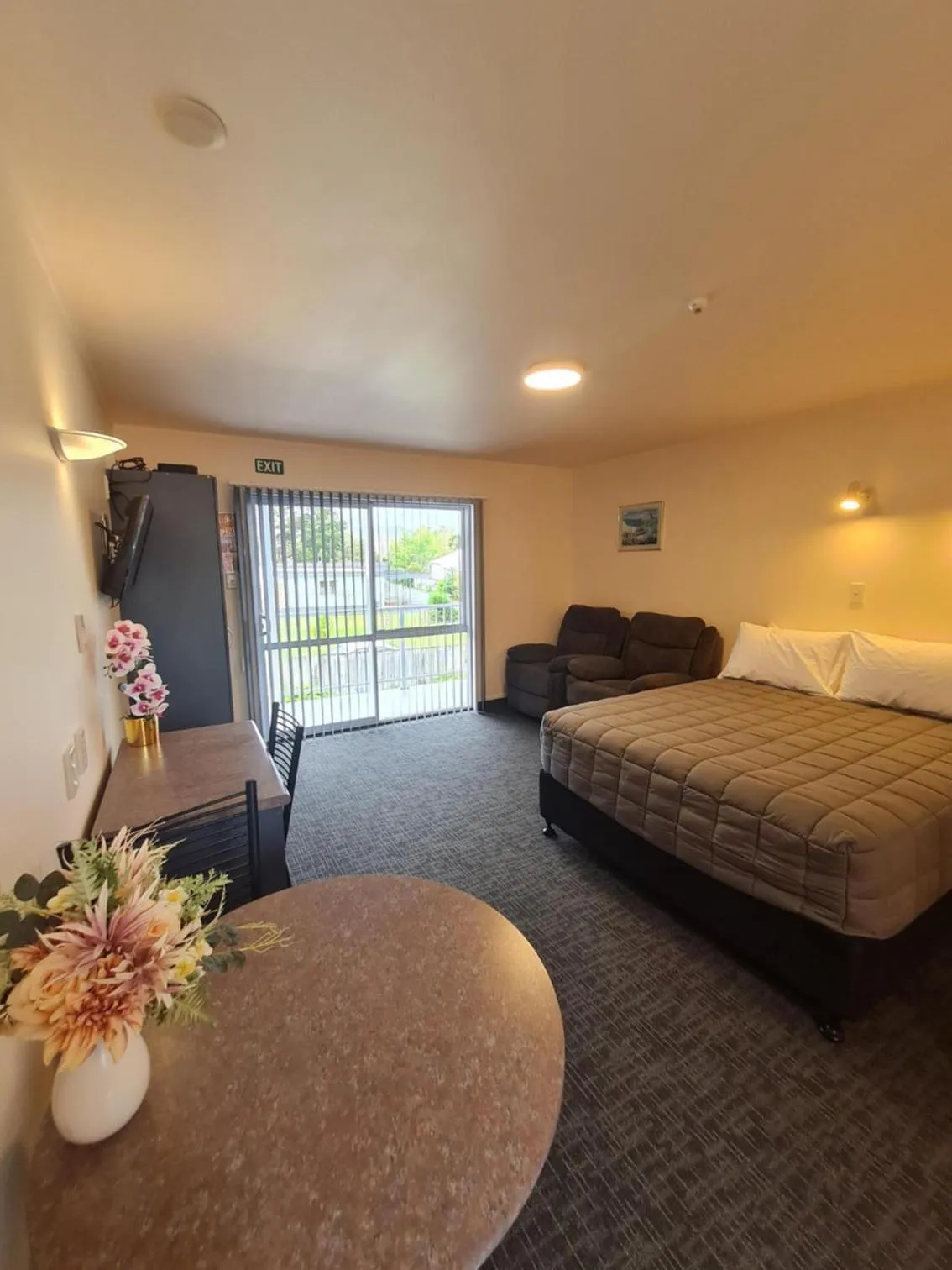 Bed in Avenue Heights Motel