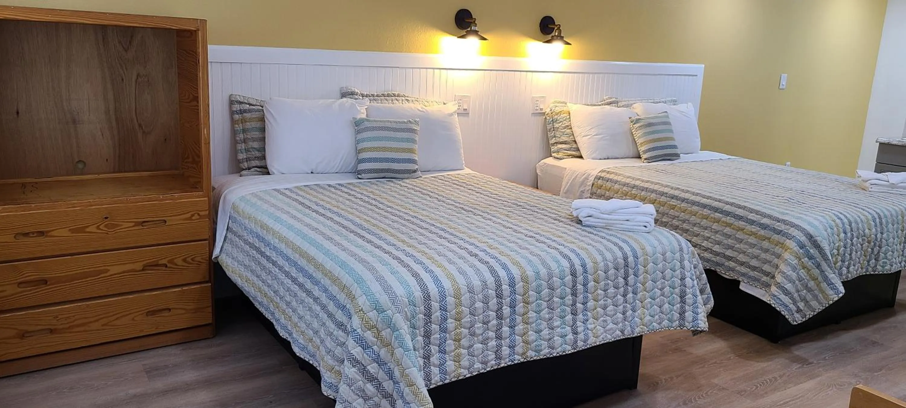 Bed in Driftin Sands Motel