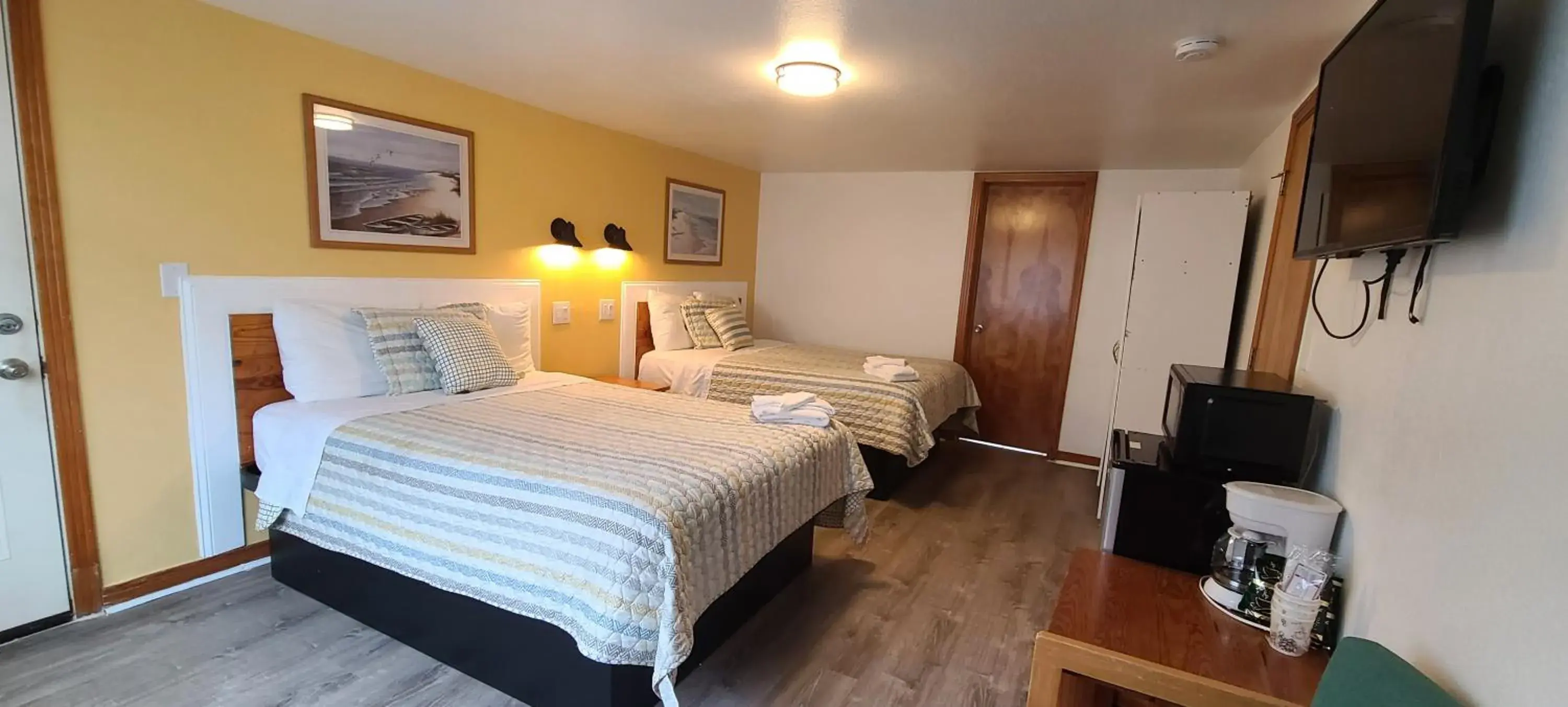 Deluxe Double Room with Bath in Driftin Sands Motel Deluxe Double Room with Bath in Driftin Sands Motel