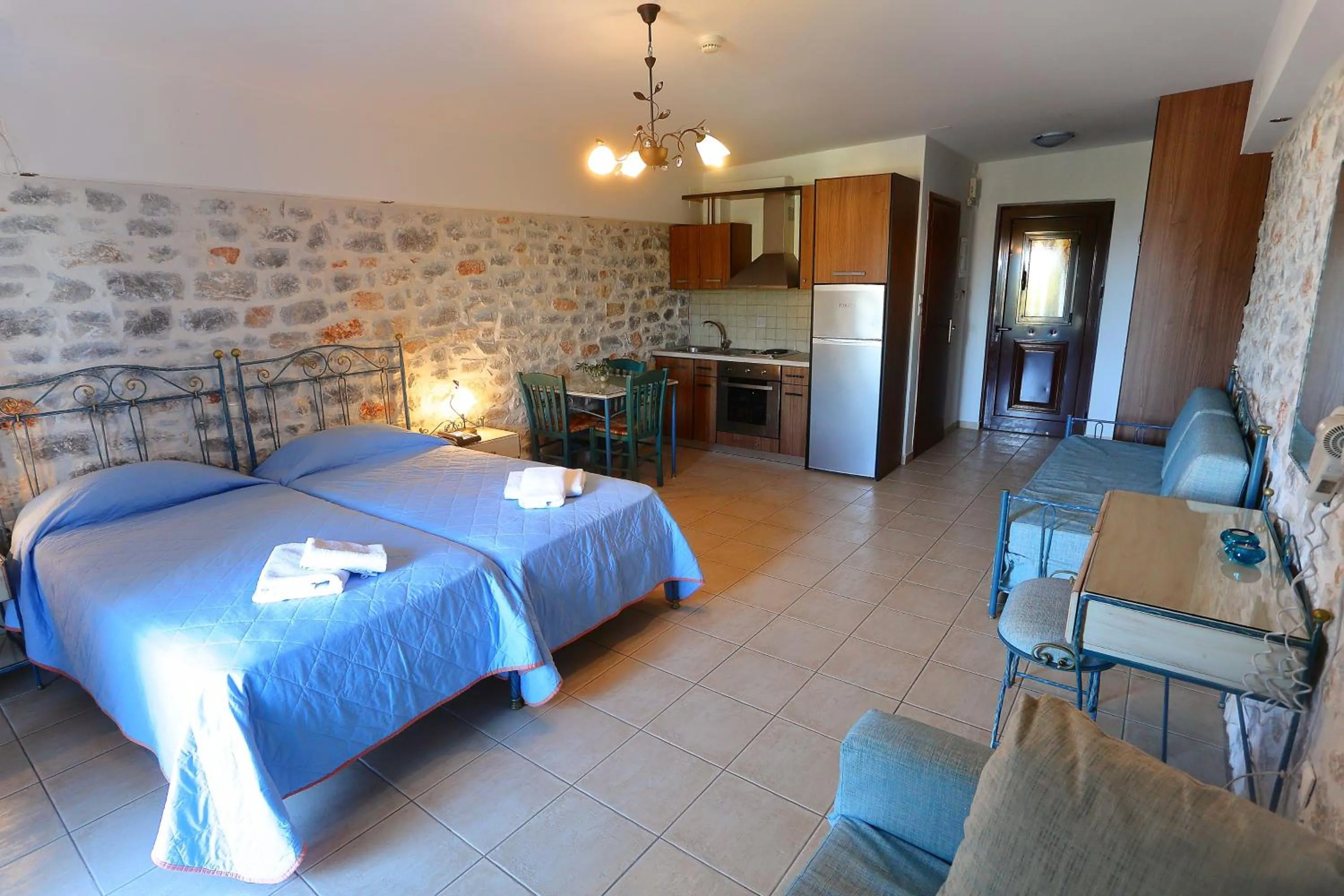 Bed in Vathi Hotel Apartment Hotel