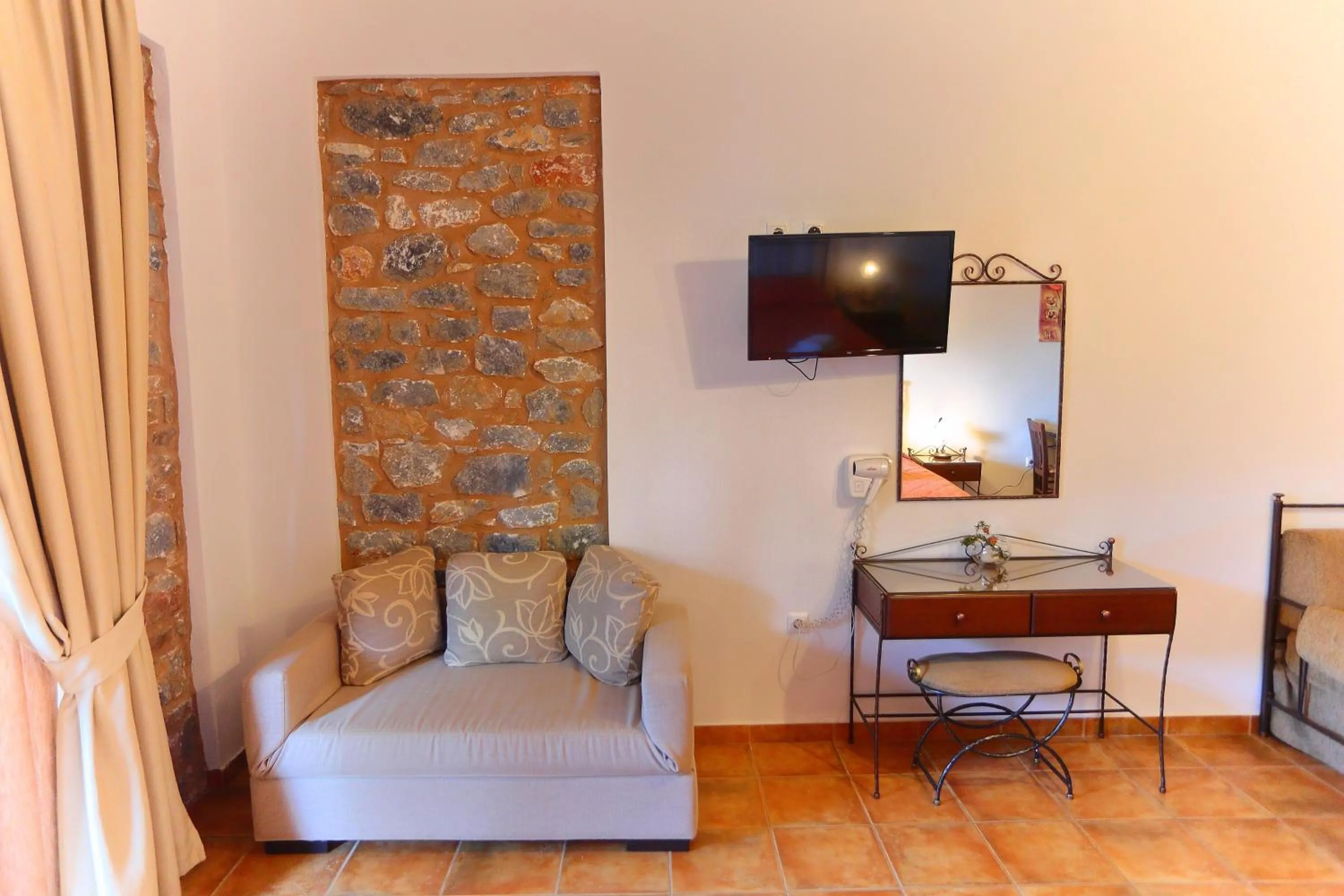 TV and multimedia in Vathi Hotel Apartment Hotel