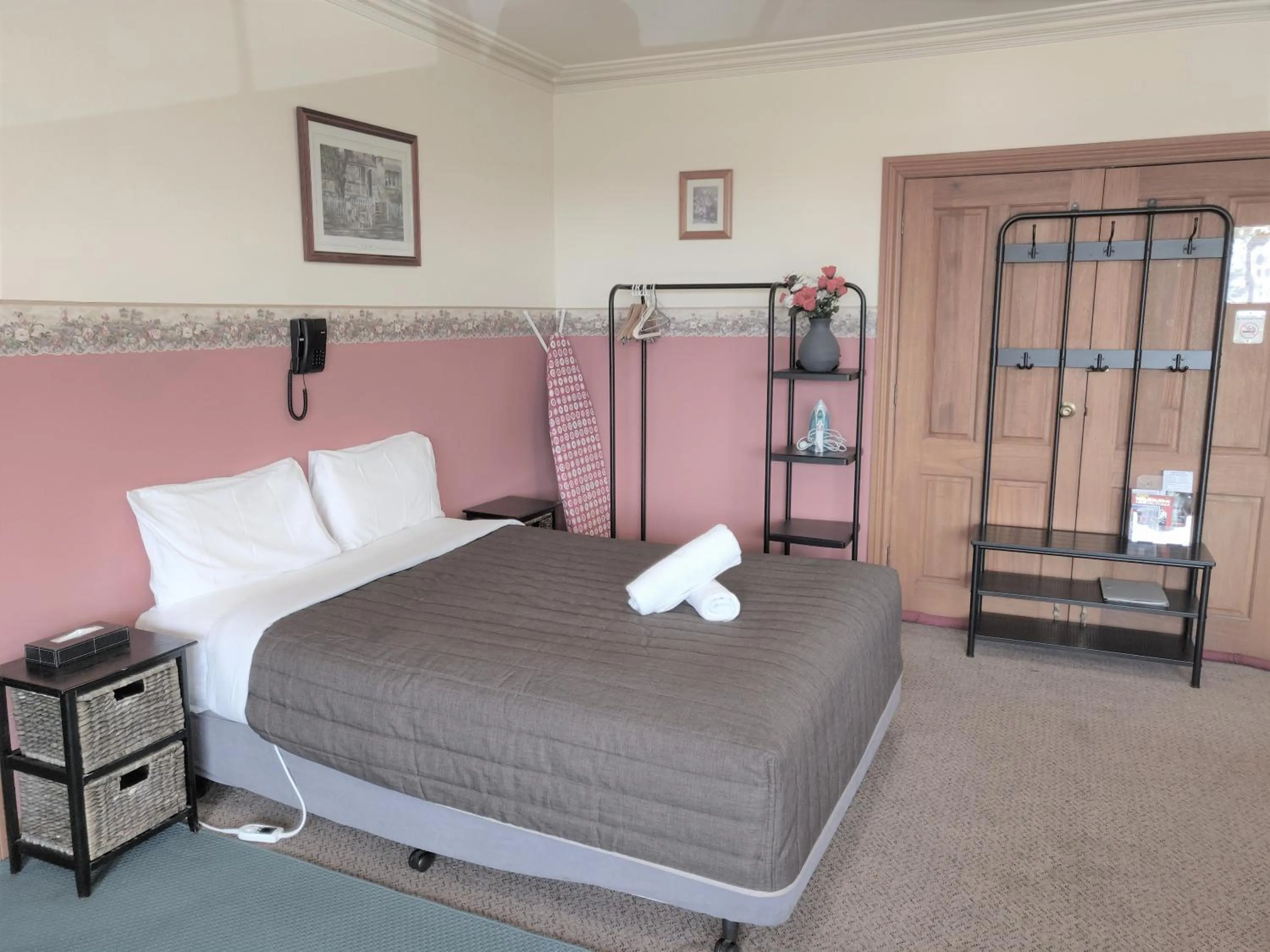 Bed in St Georges Motor Inn