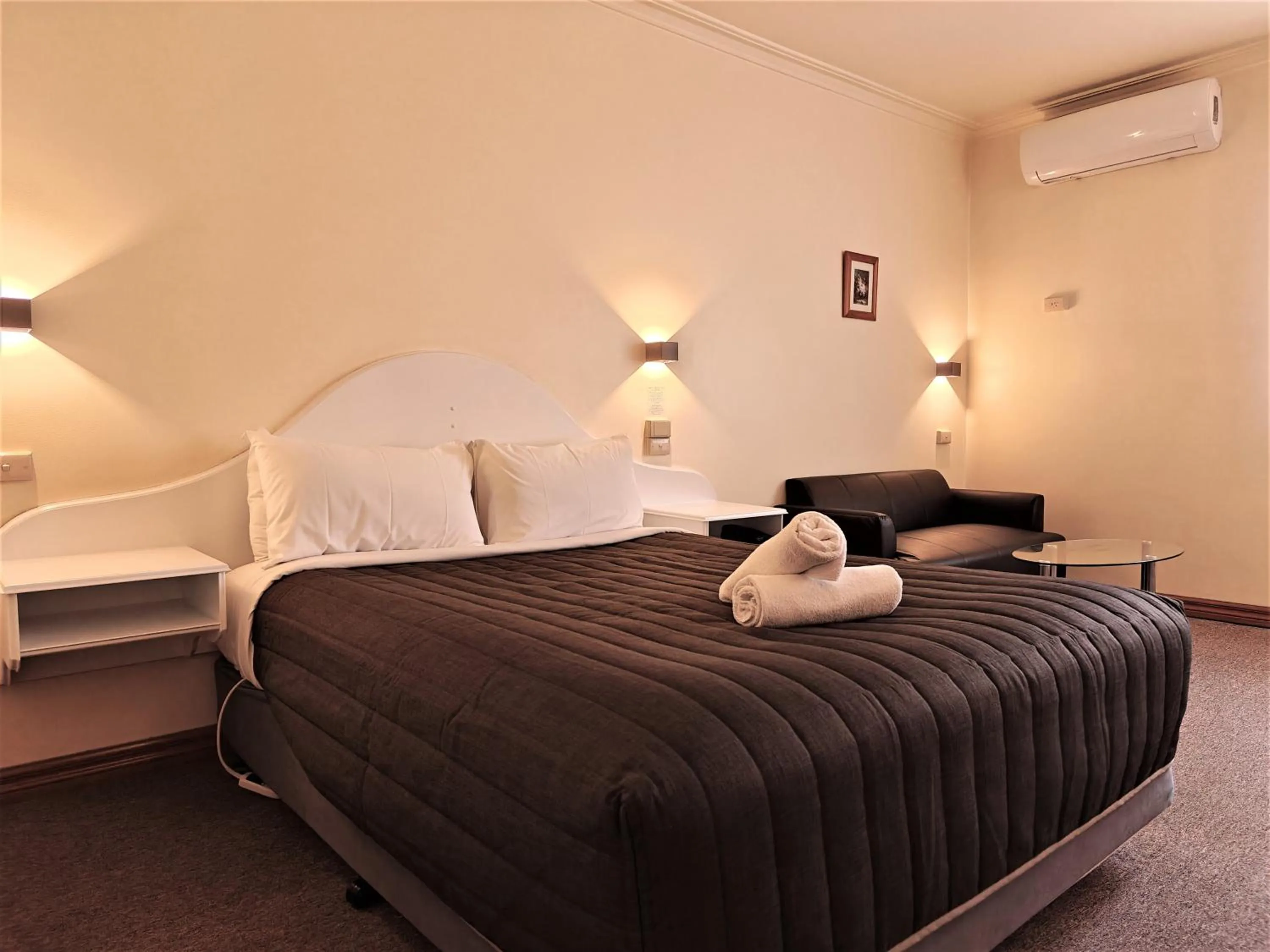 Bed in St Georges Motor Inn