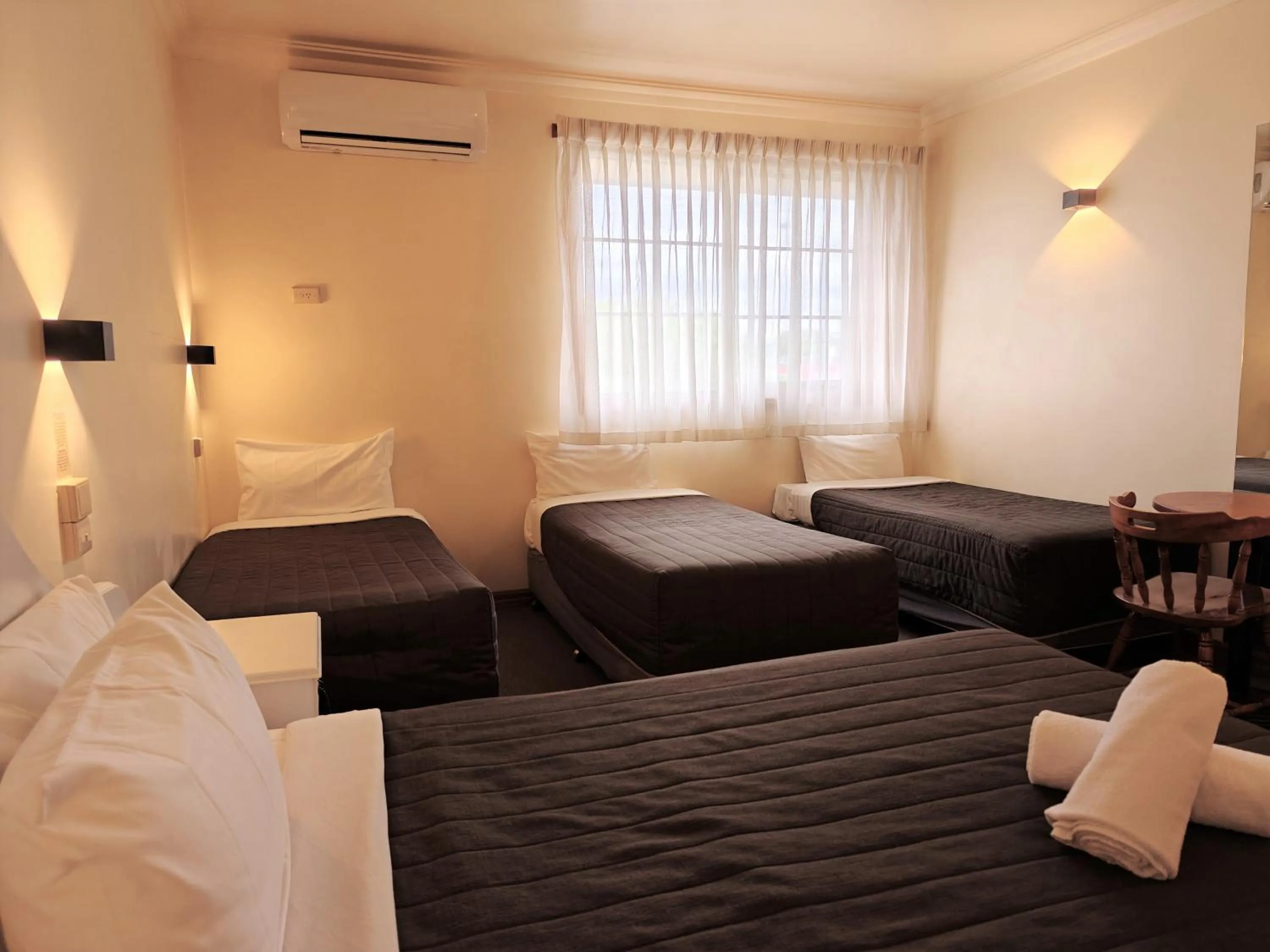 Bed in St Georges Motor Inn