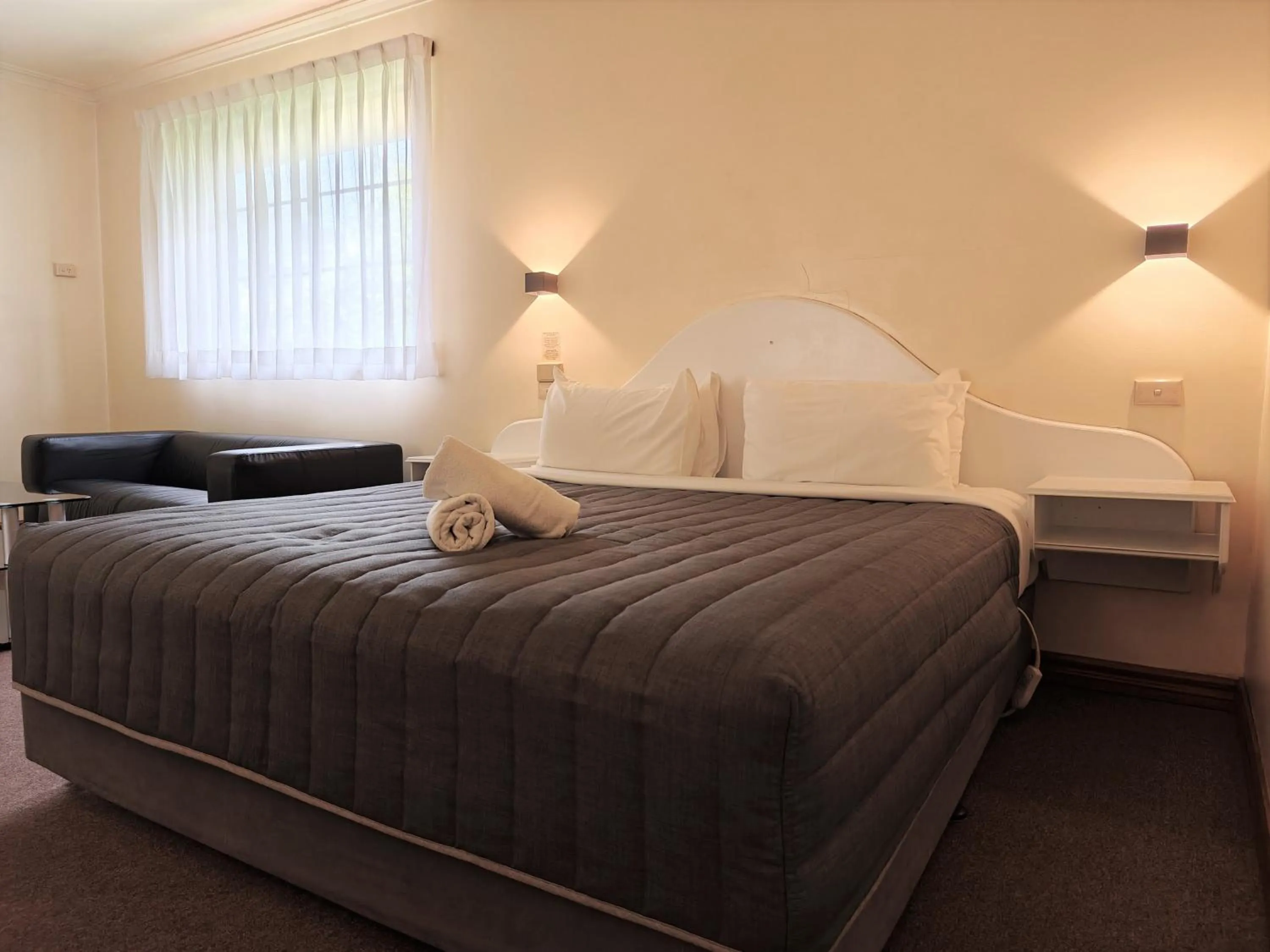 Bed in St Georges Motor Inn