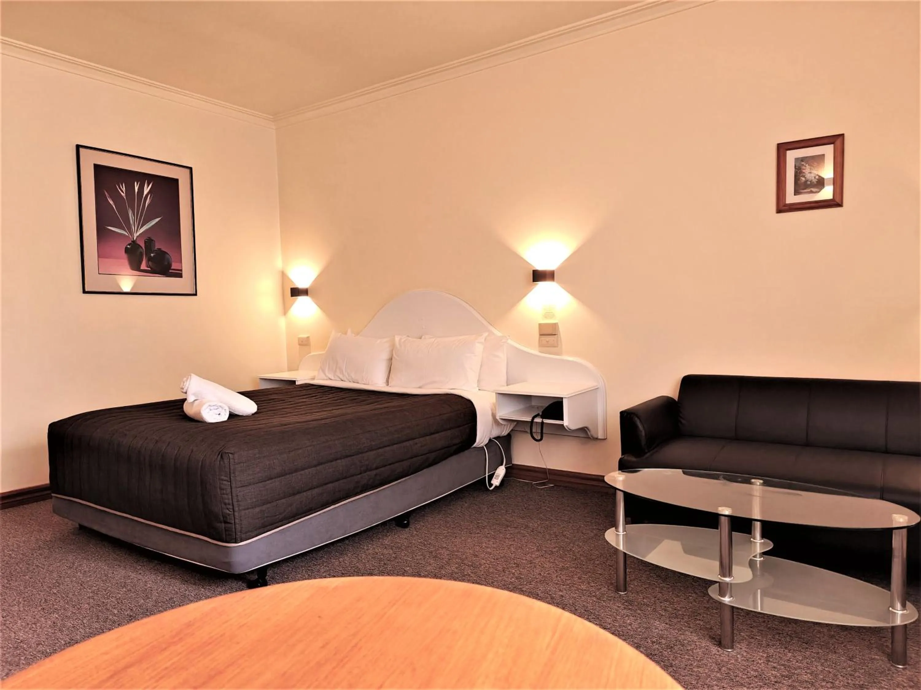 Bed in St Georges Motor Inn